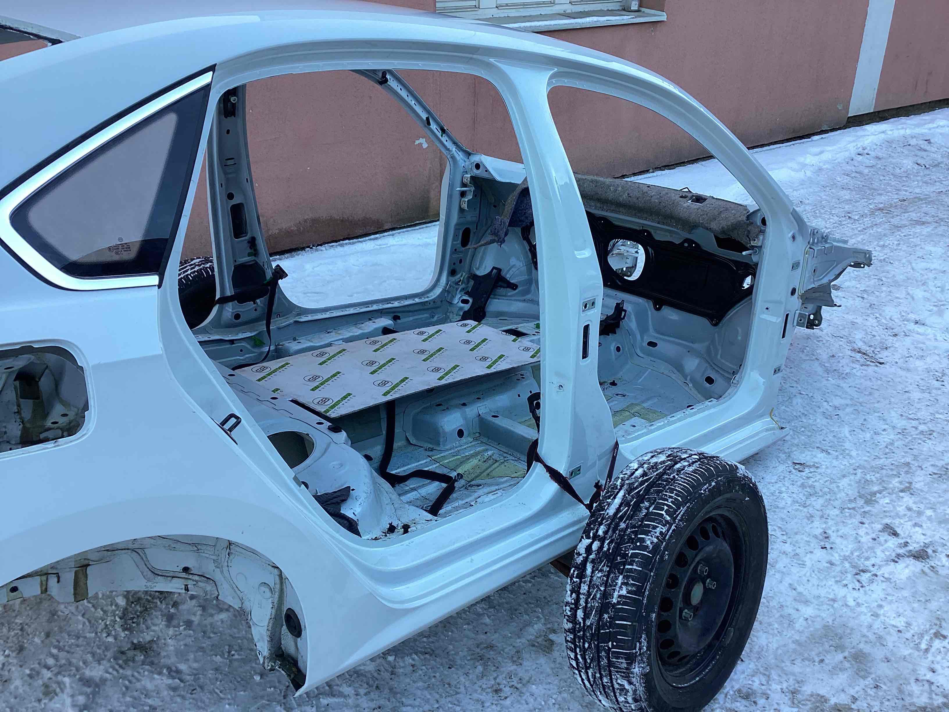 Стійки кузова та пороги