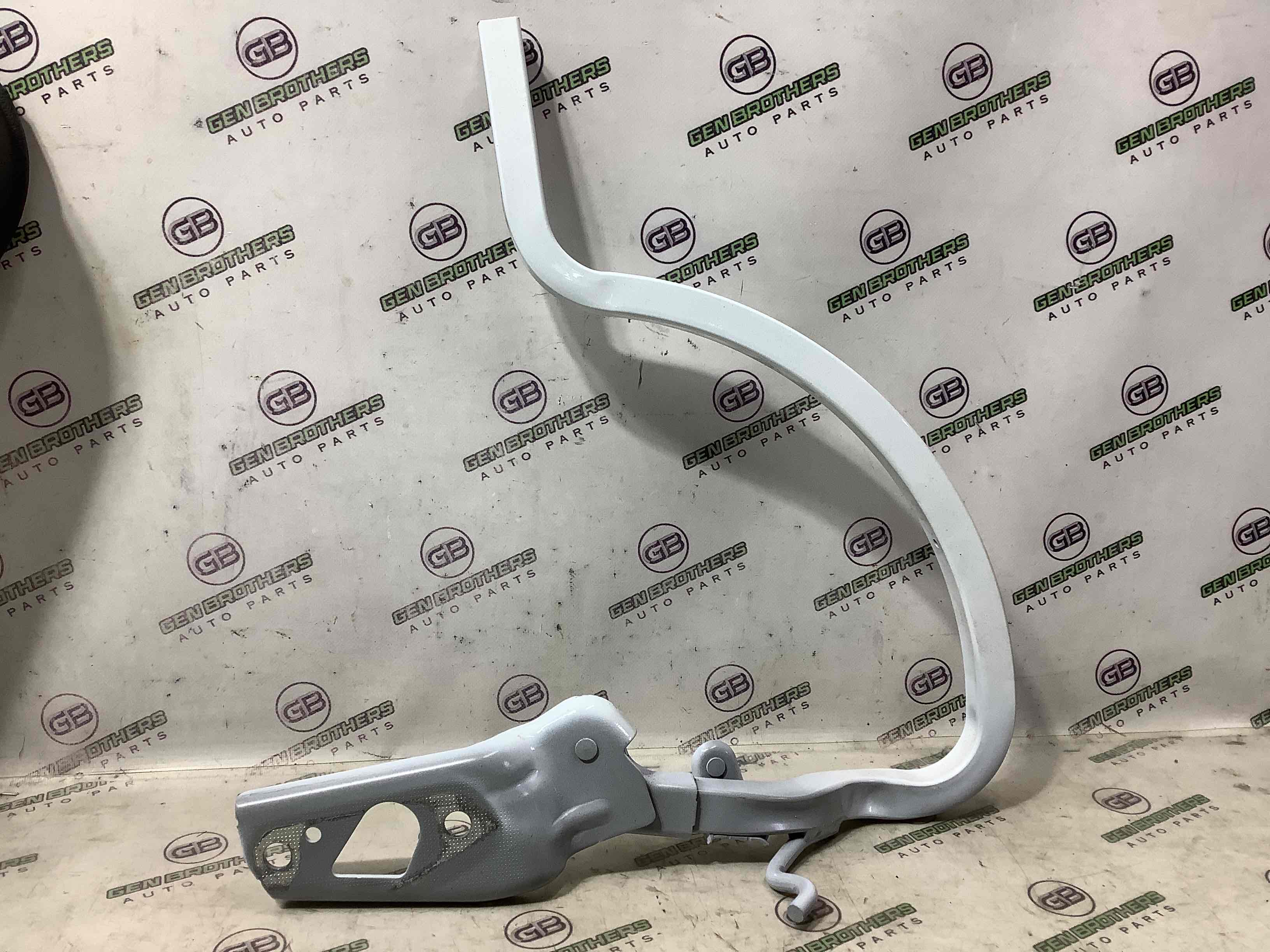 Петля кришки багажника, двері багажника