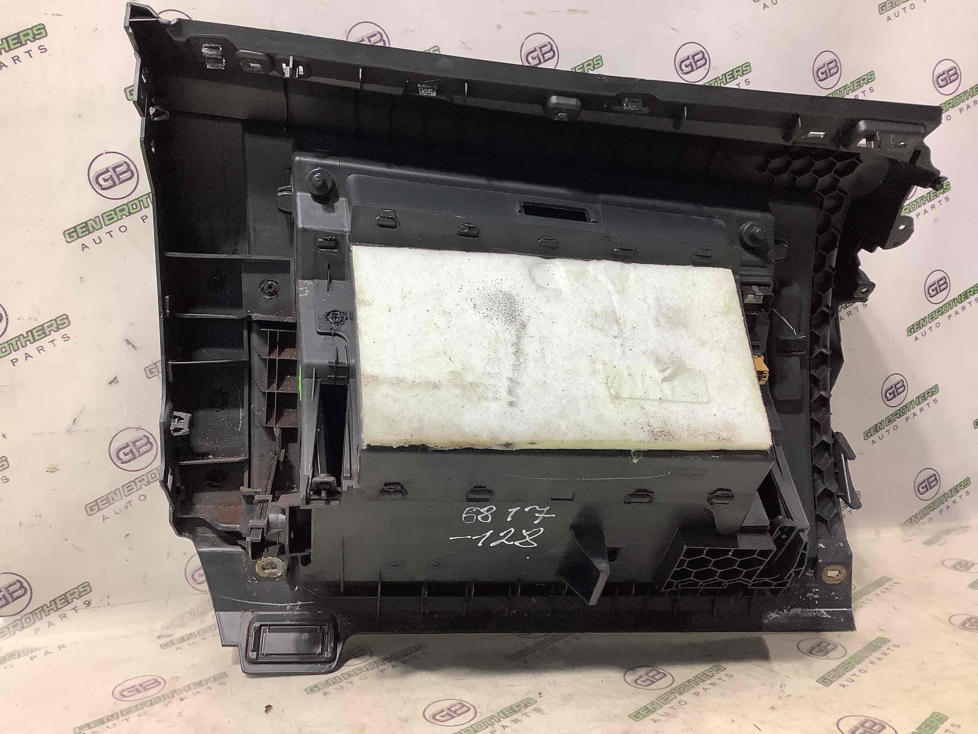 Бардачок замок бардачка, підстаканник, ящик