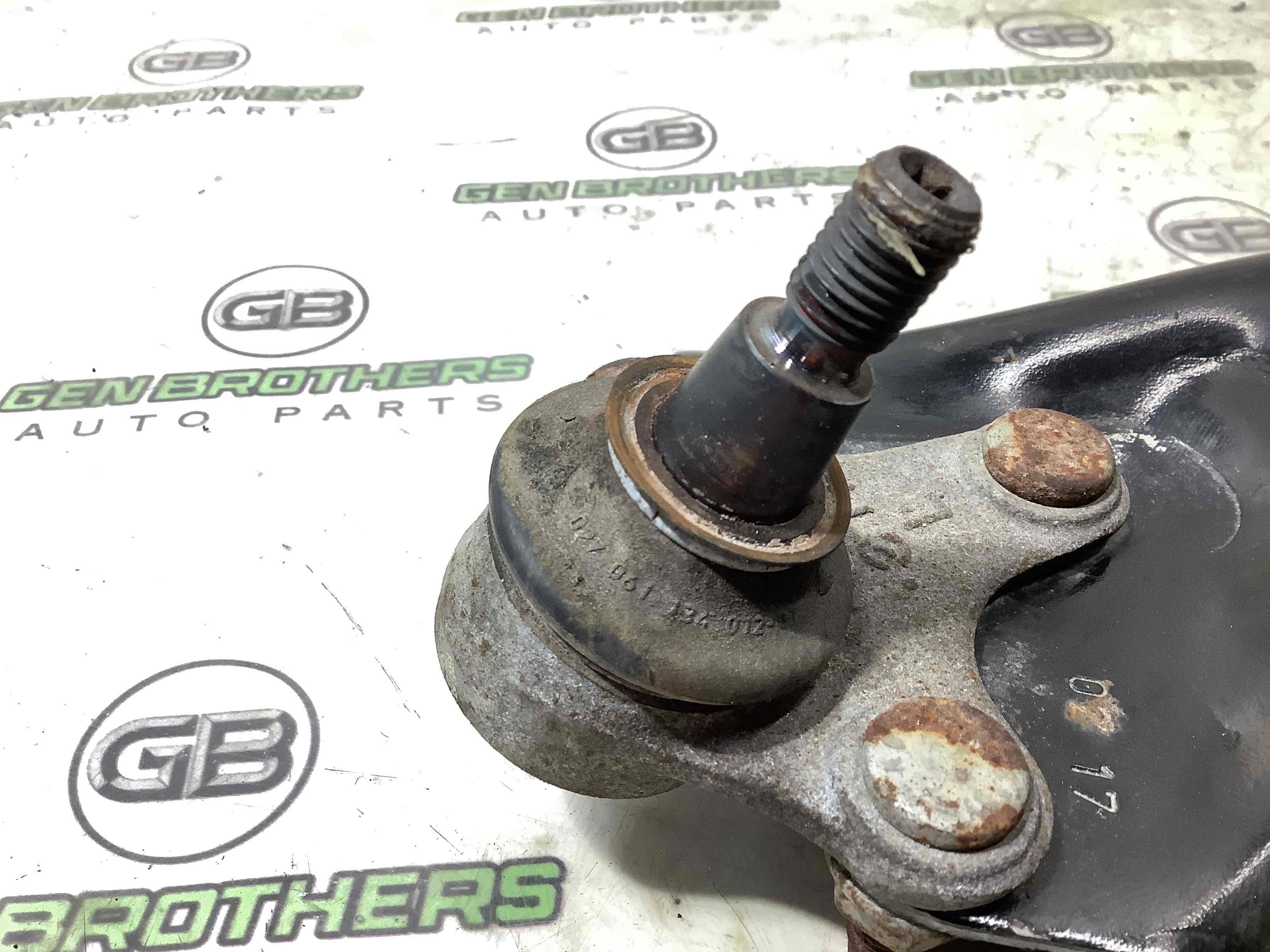 Важіль передній лівий