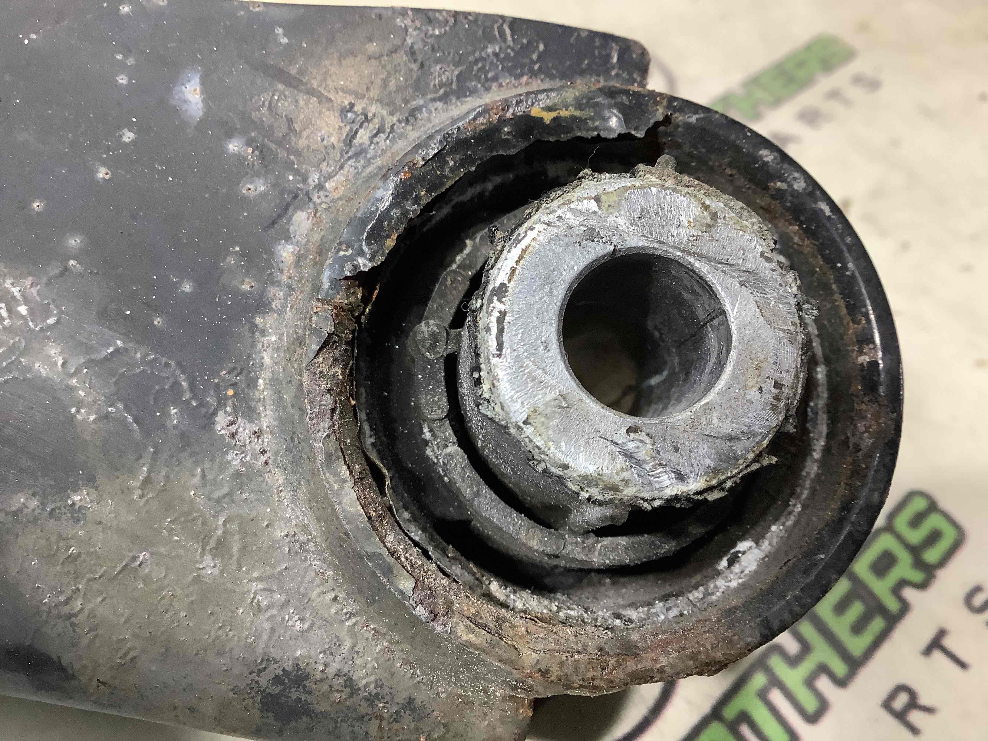 Важіль задній лівий