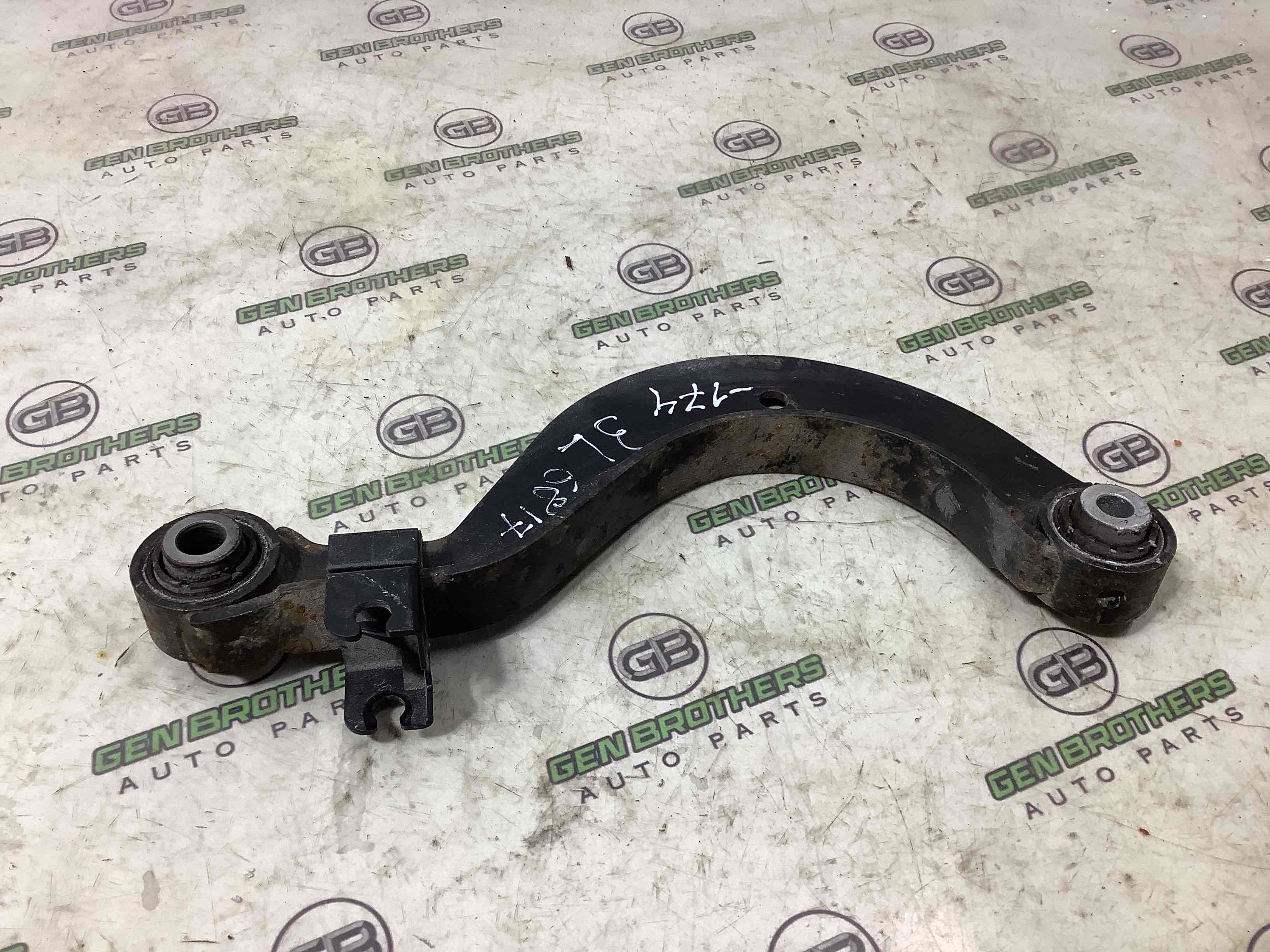 Важіль задній лівий