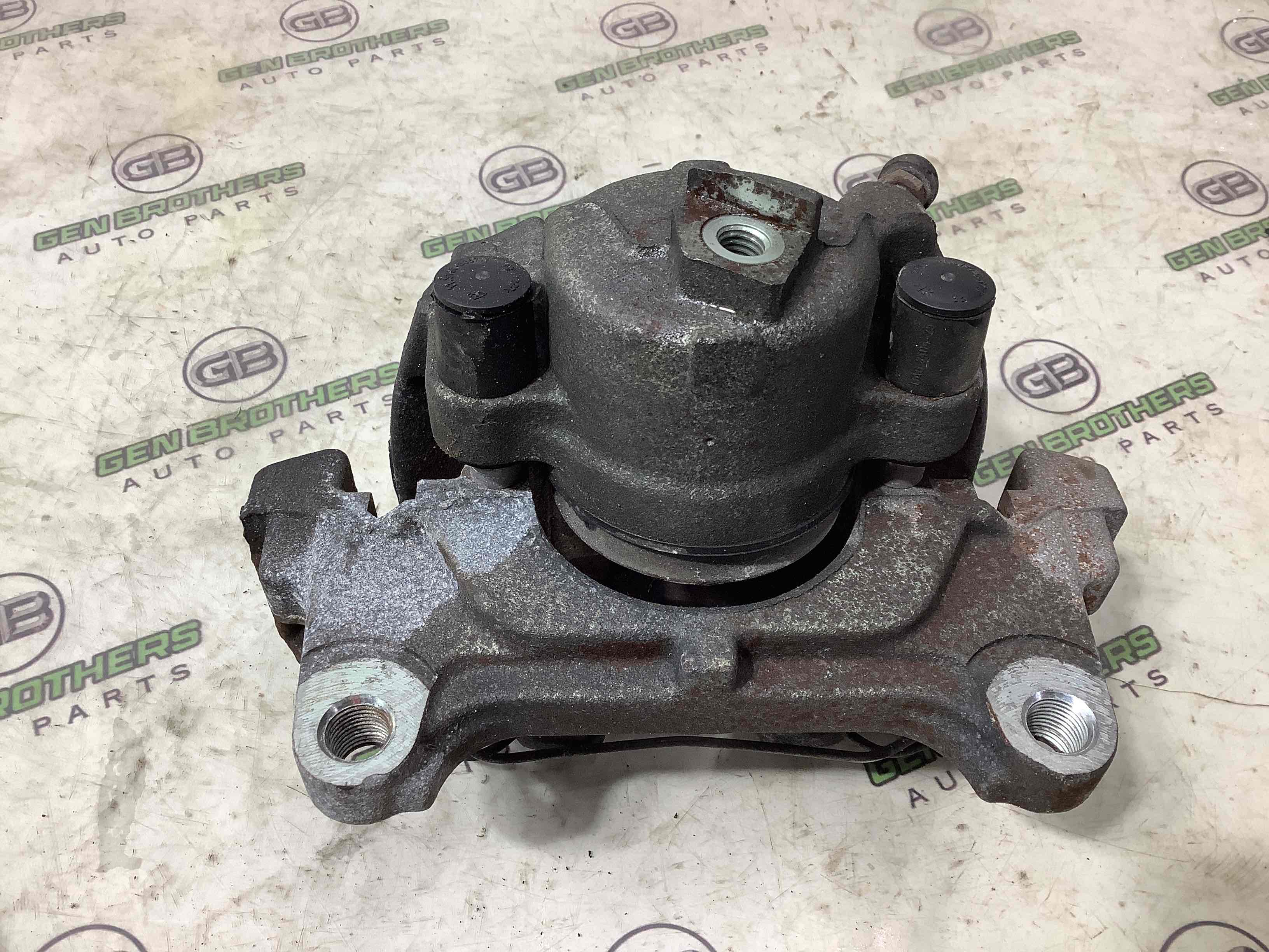 Супорт передній правий