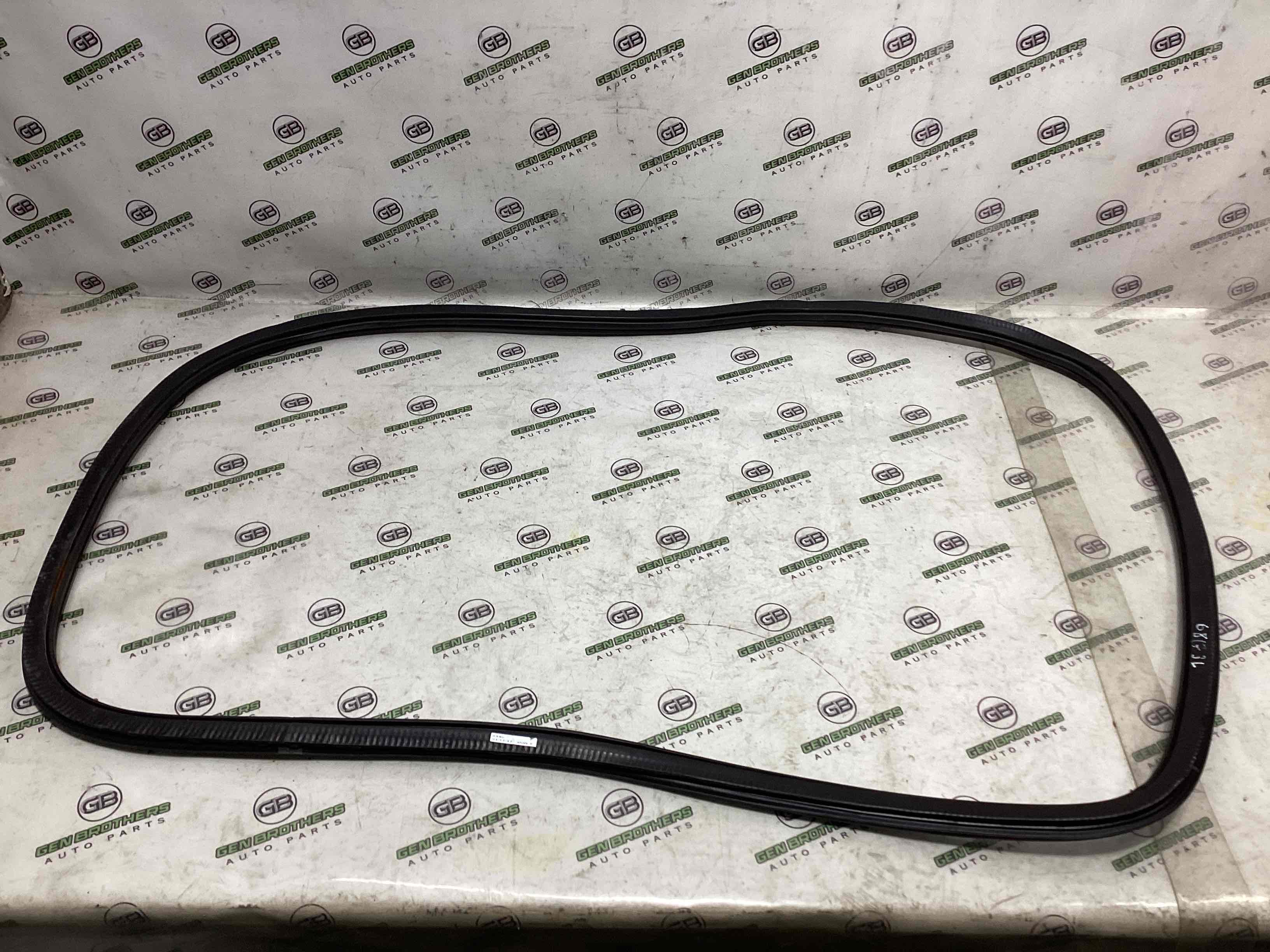 Ущільнювач скла, двері