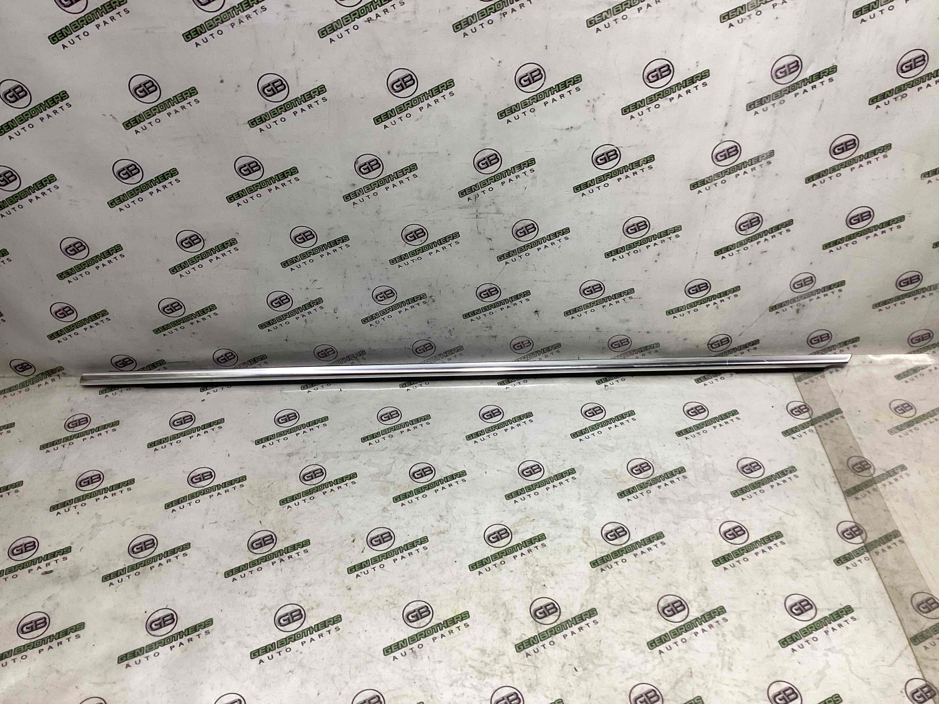 Молдинг двері передньої лівої