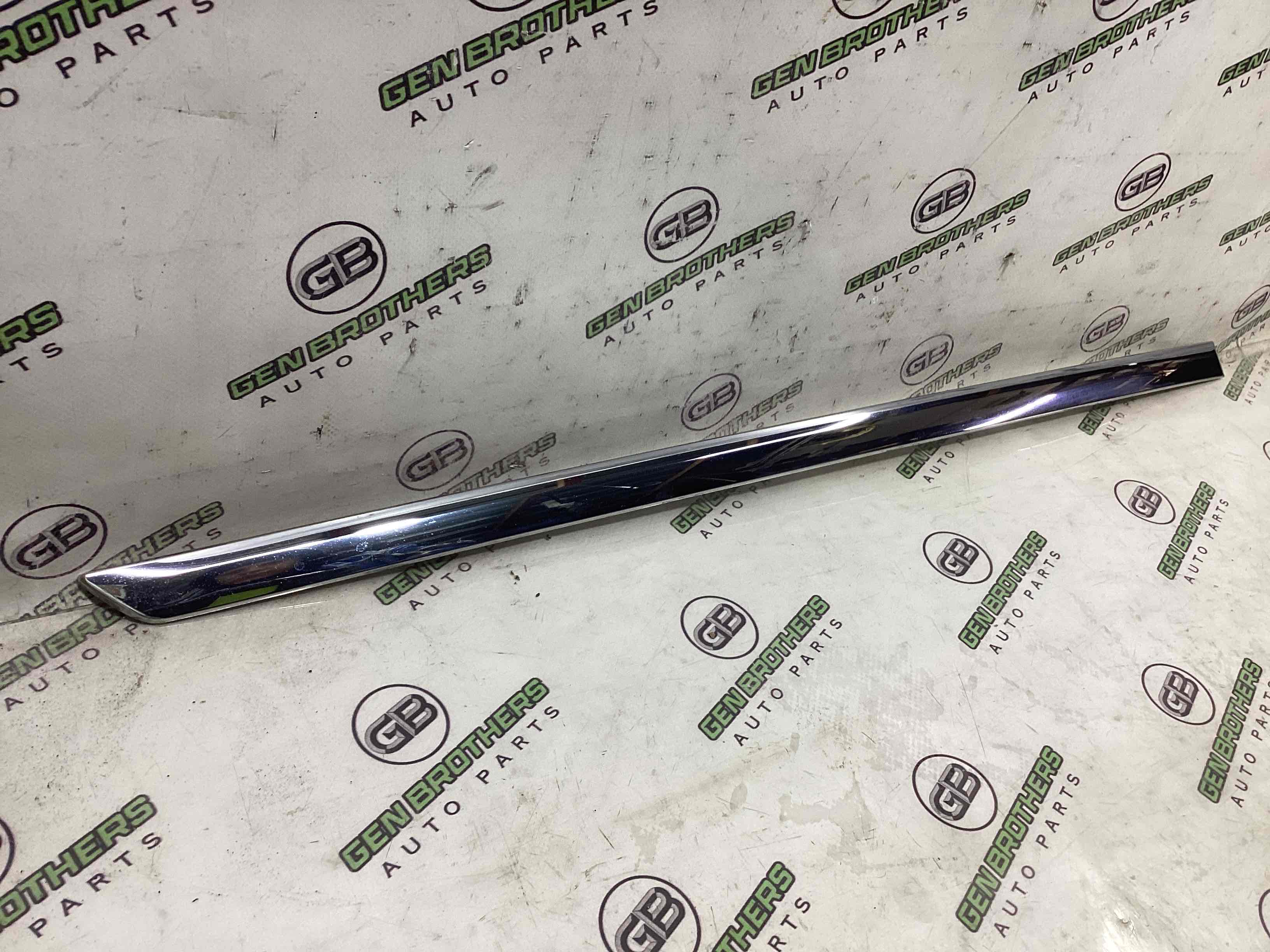 Молдинг двері задньої правої