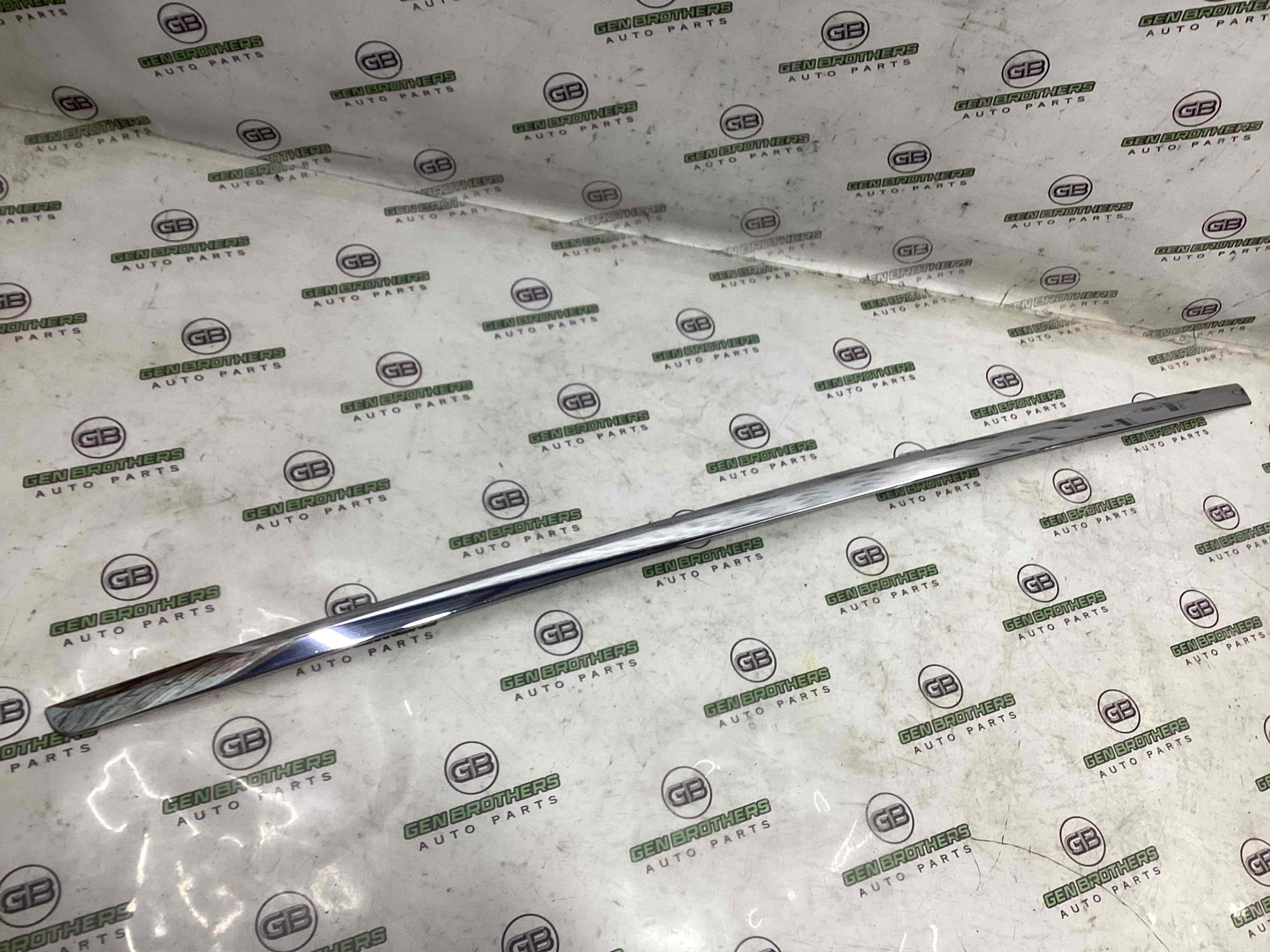 Молдинг двері передньої лівої