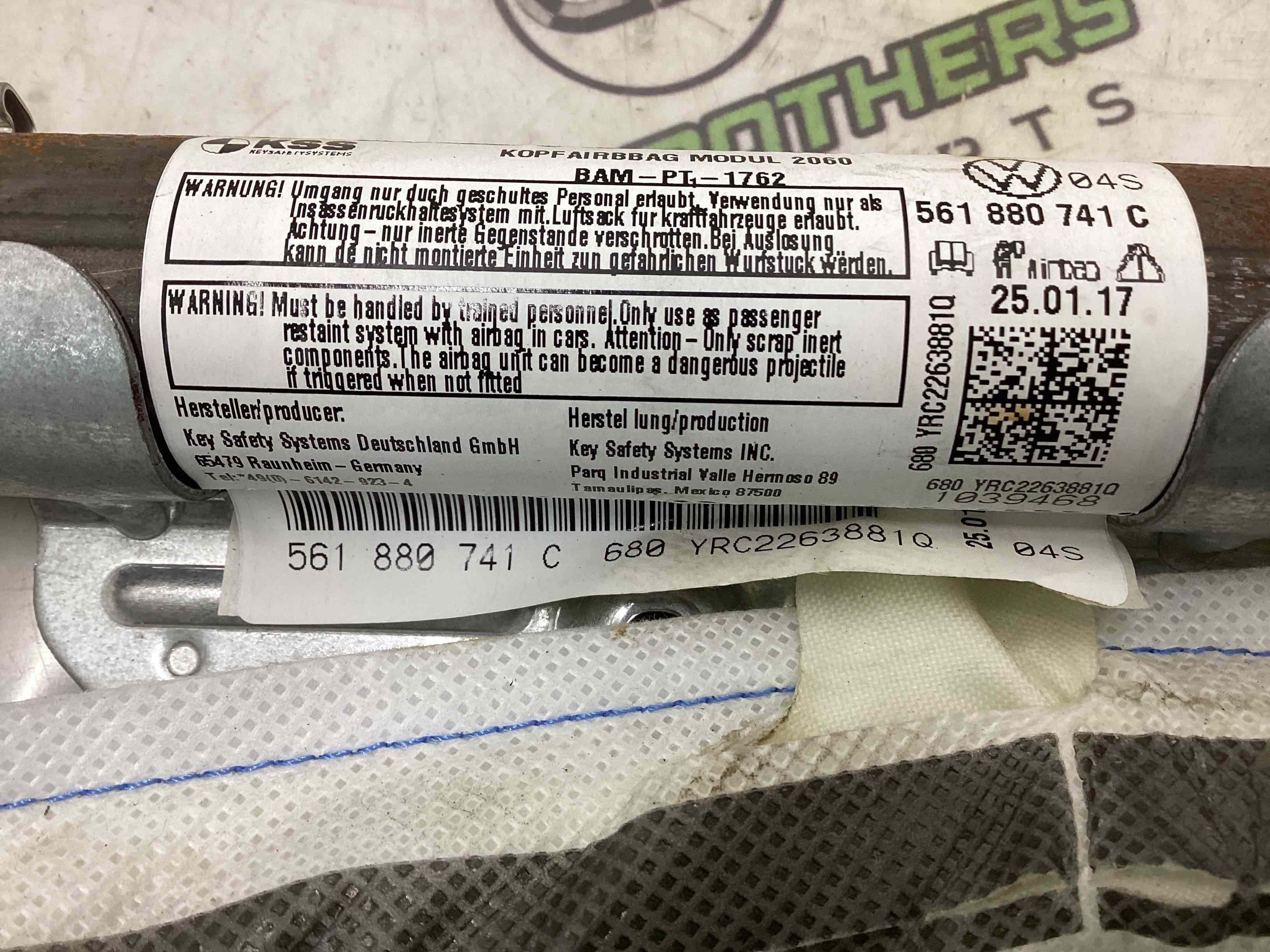 Подушка безпеки збоку шторка