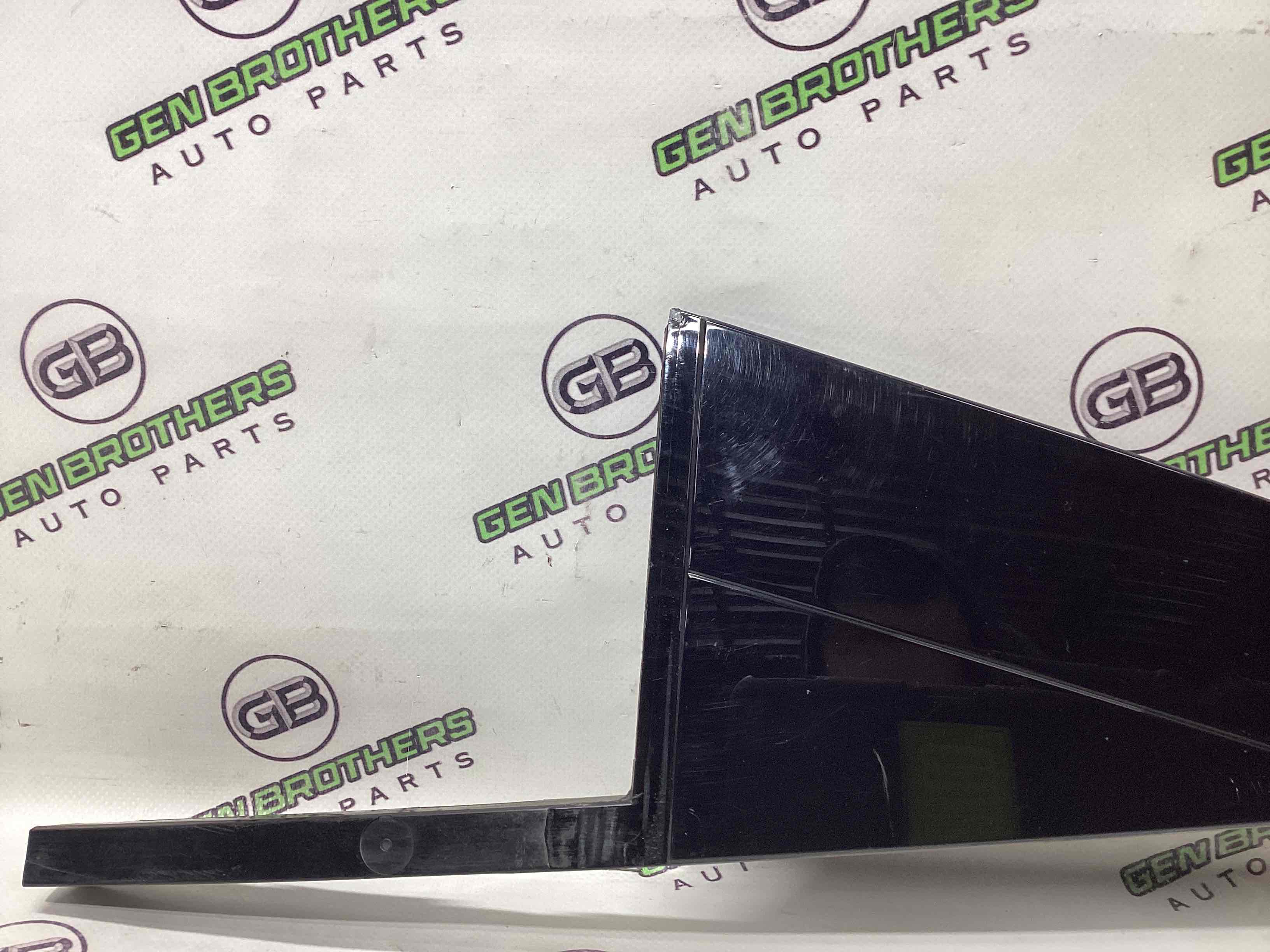 Молдинг двері задньої правої