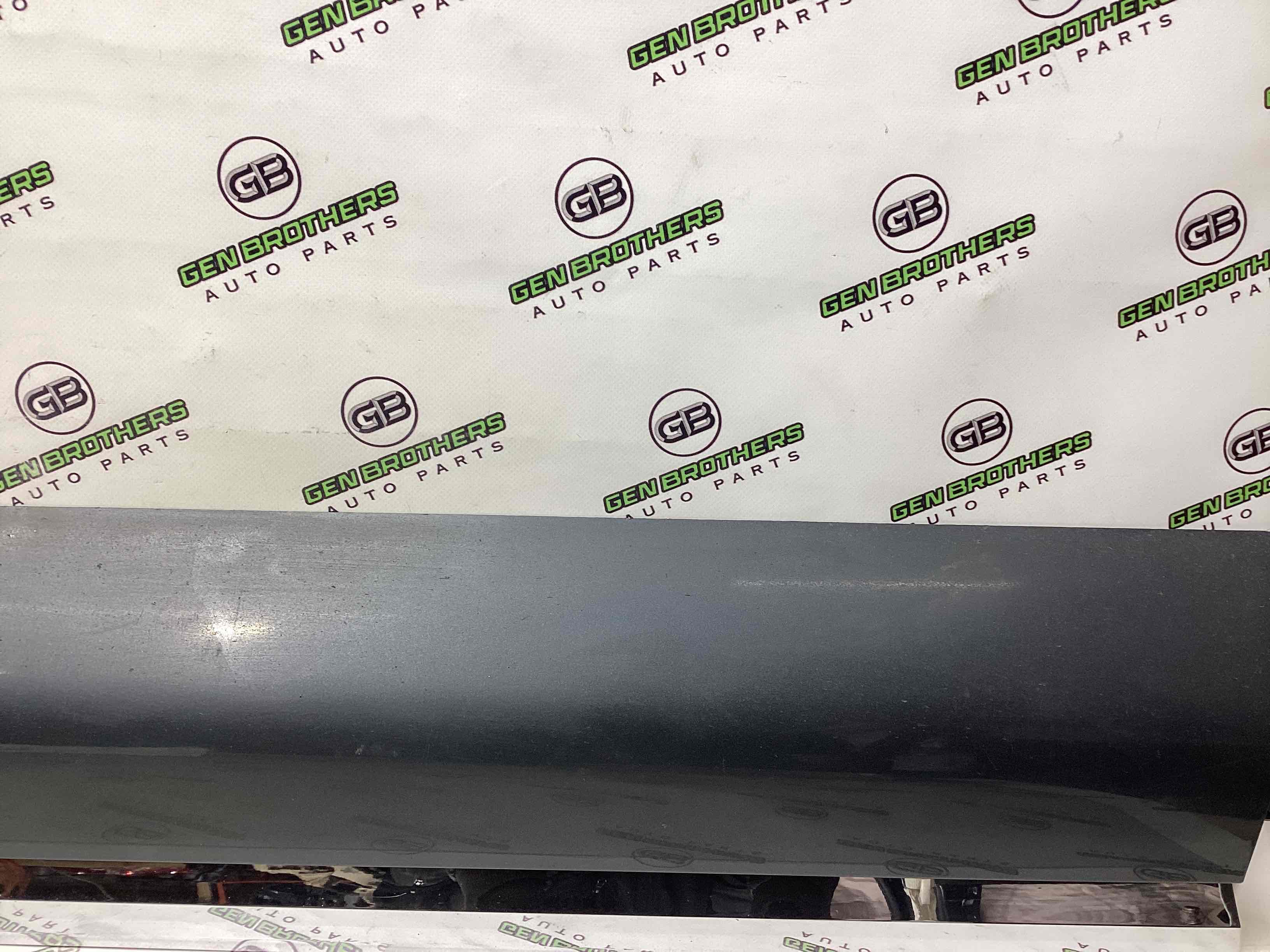 Молдинг двері передньої правої