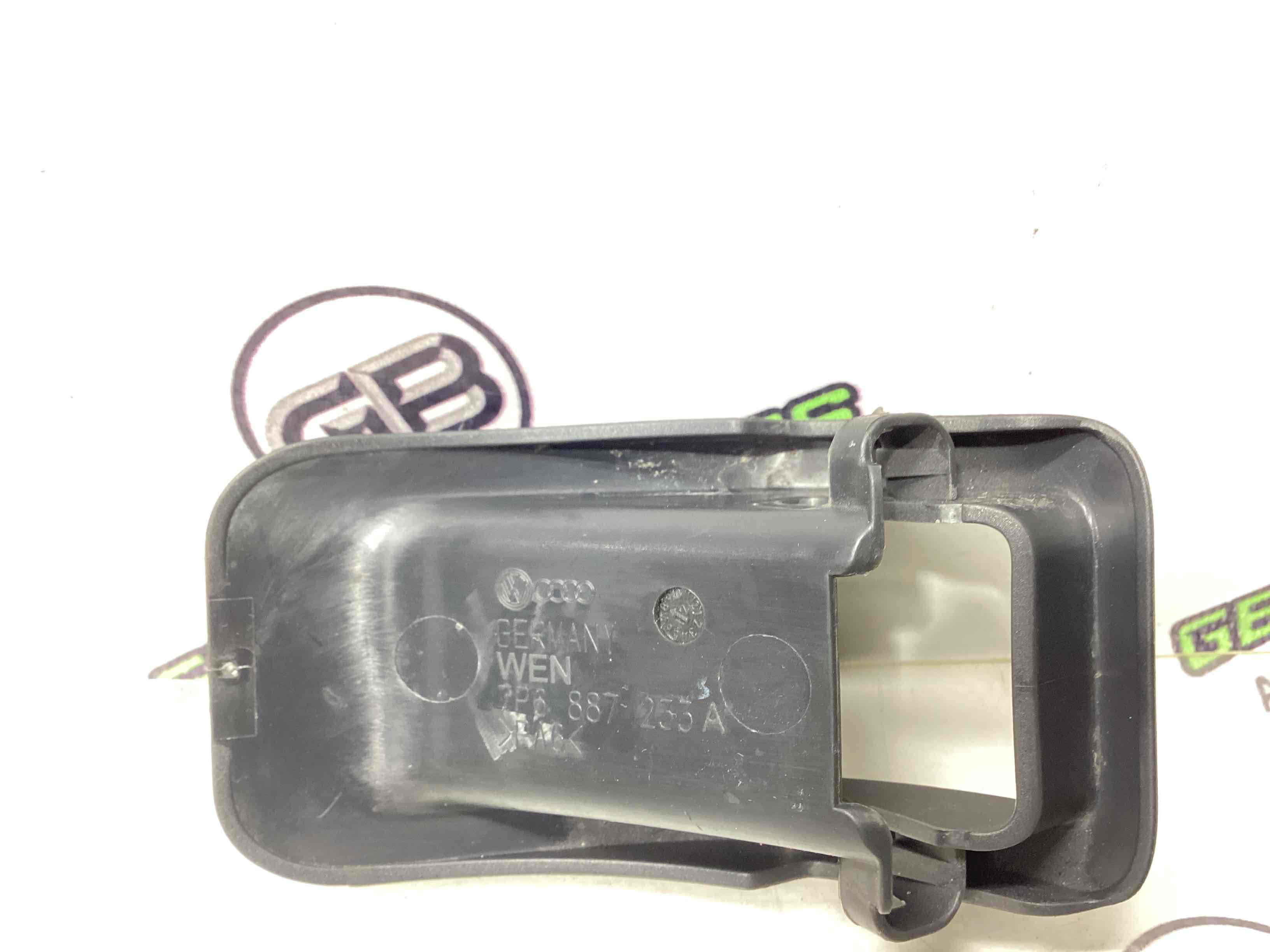 Пластикові елементи салону