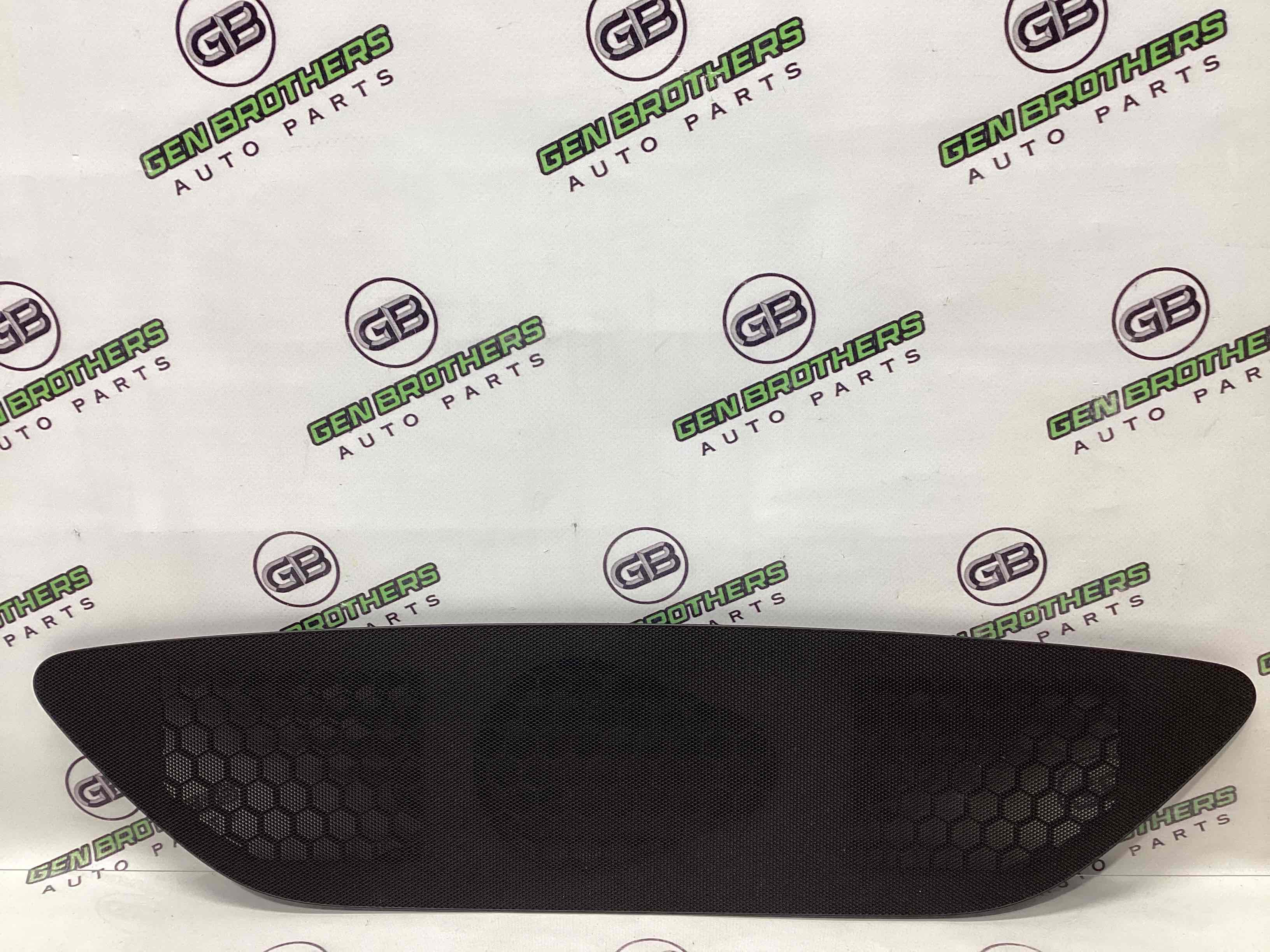 Обшивка панелі приладів торпедо