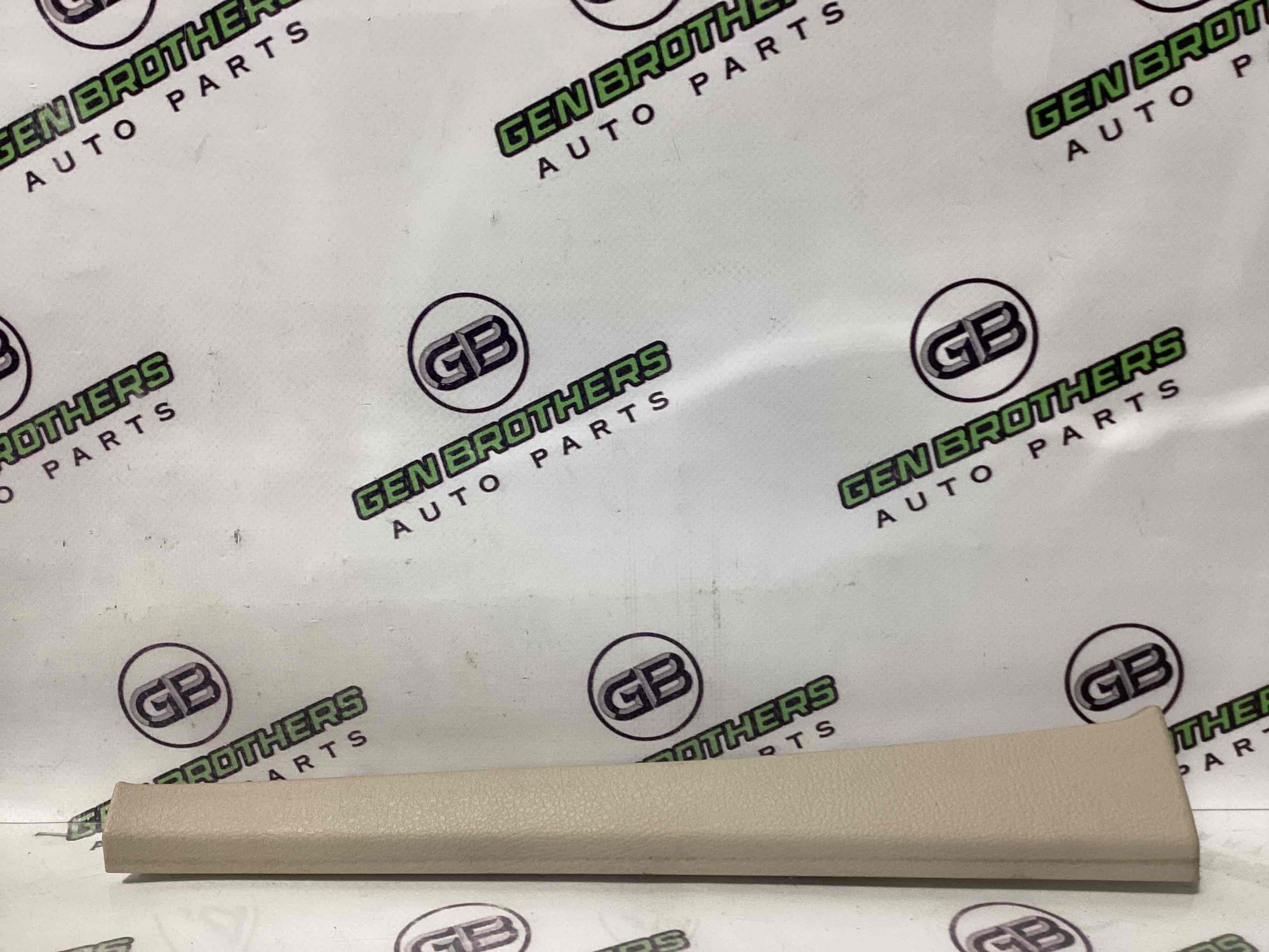 Обшивка передньої стійки ліва