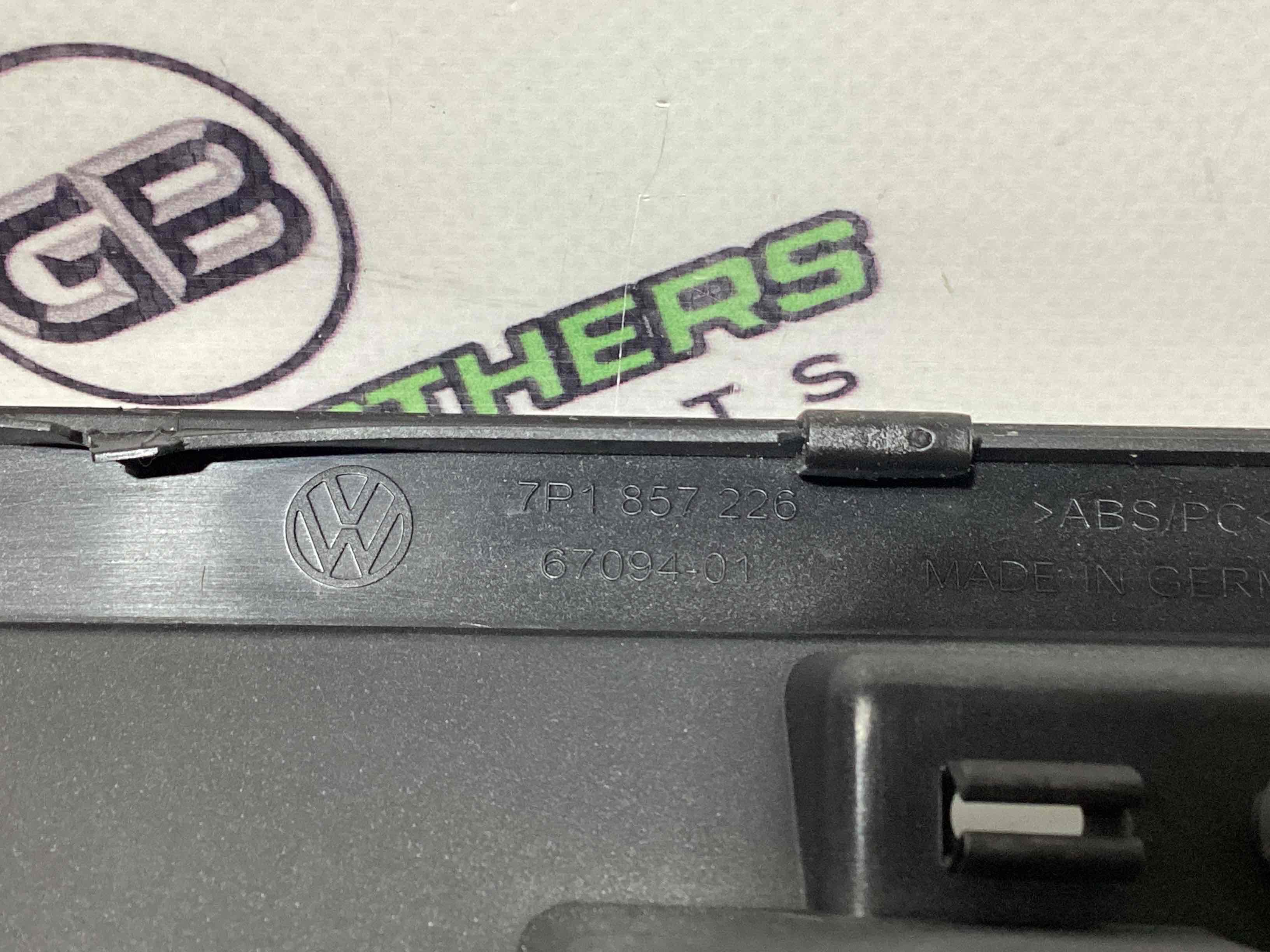 Оздоблення центральної консолі