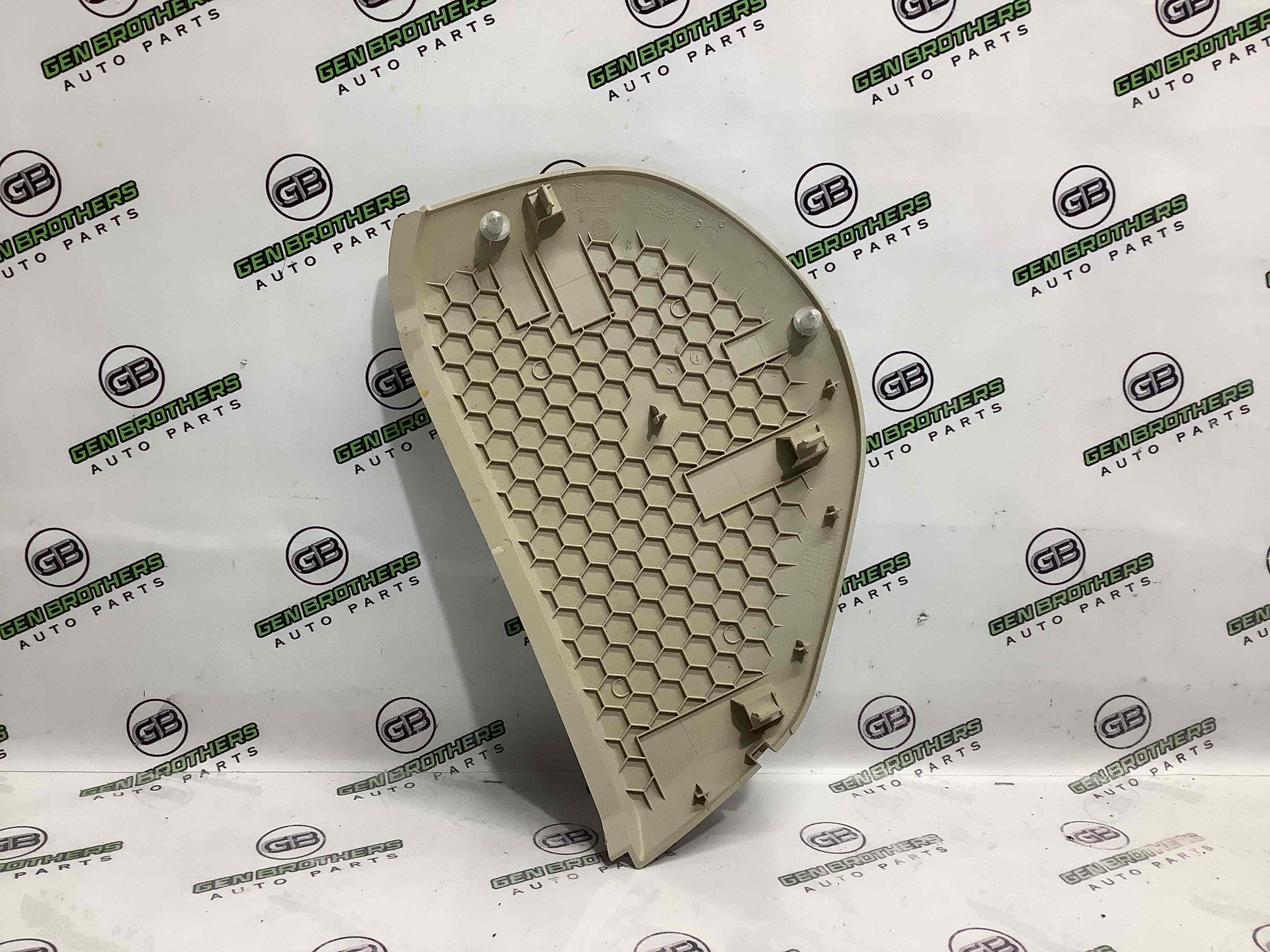 Обшивка панелі приладів торпедо