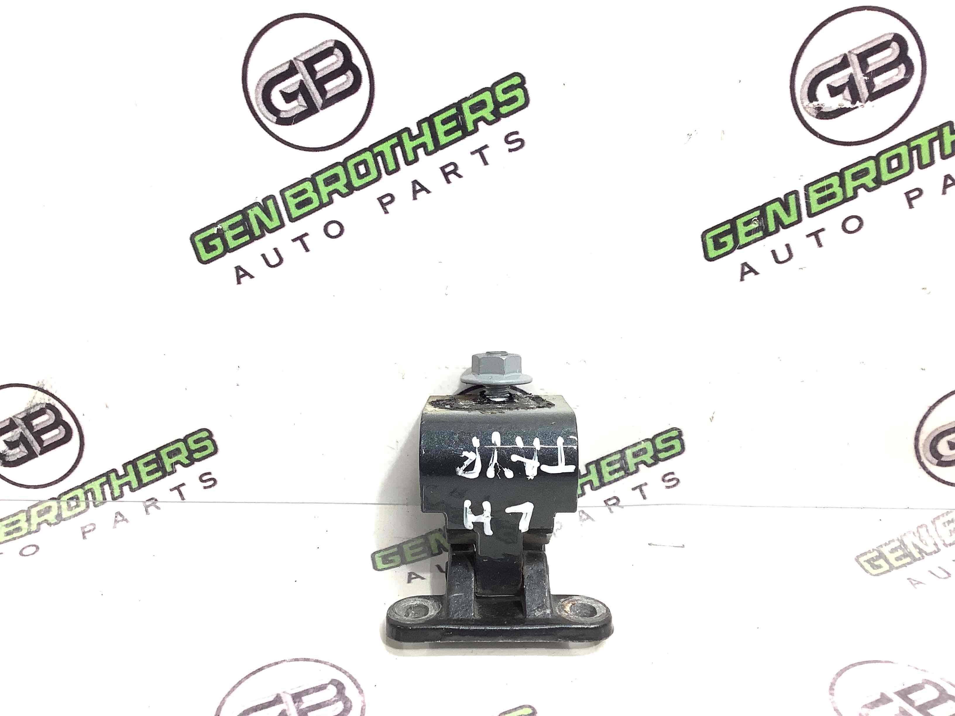 Петля кришки багажника, двері багажника