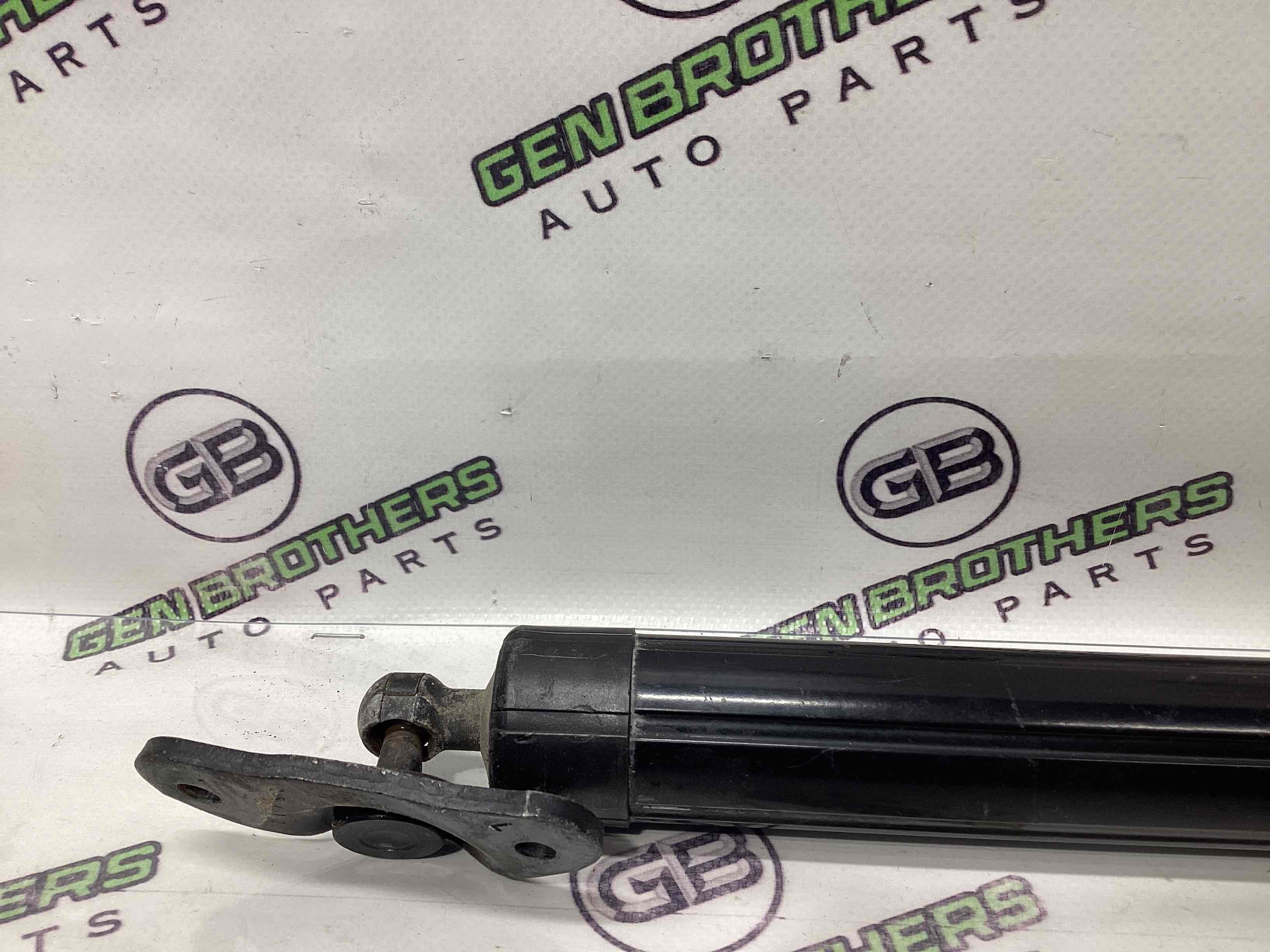 Амортизатор кришки двері багажника