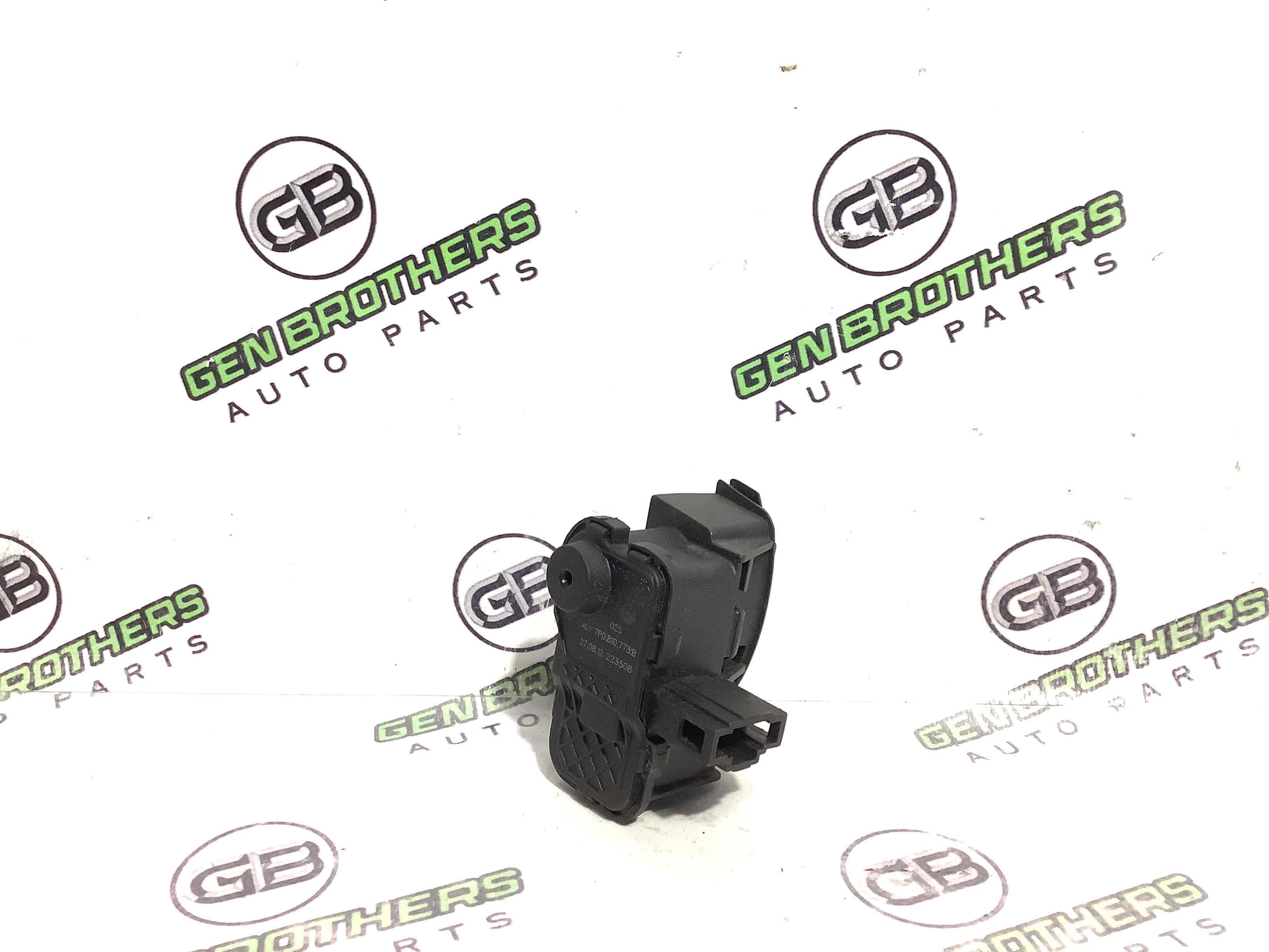 Замок лючка бензобака