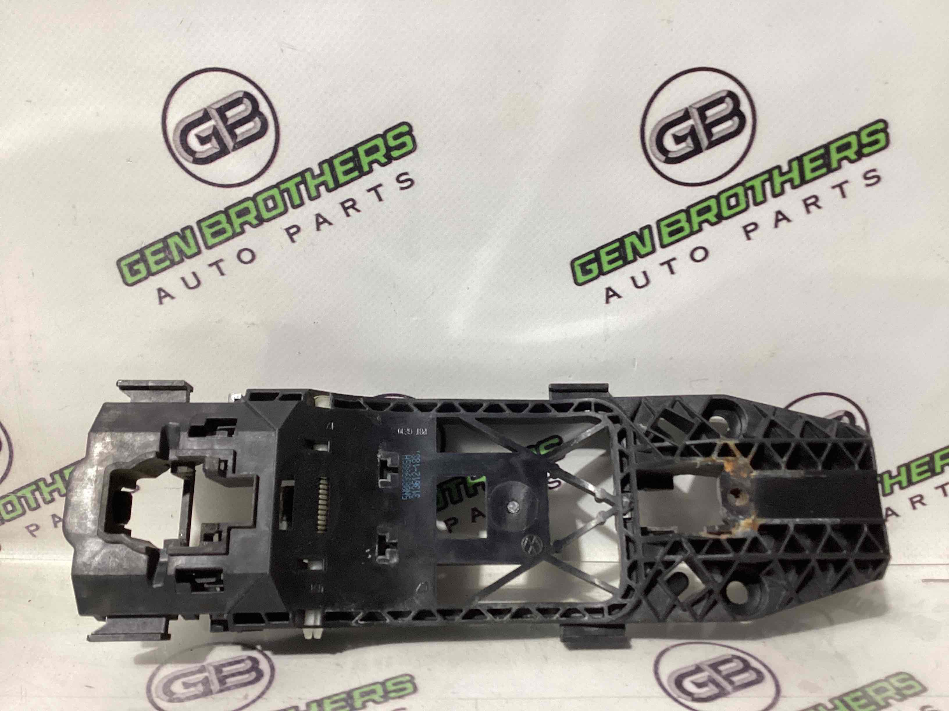 Кронштейн ручки дверей