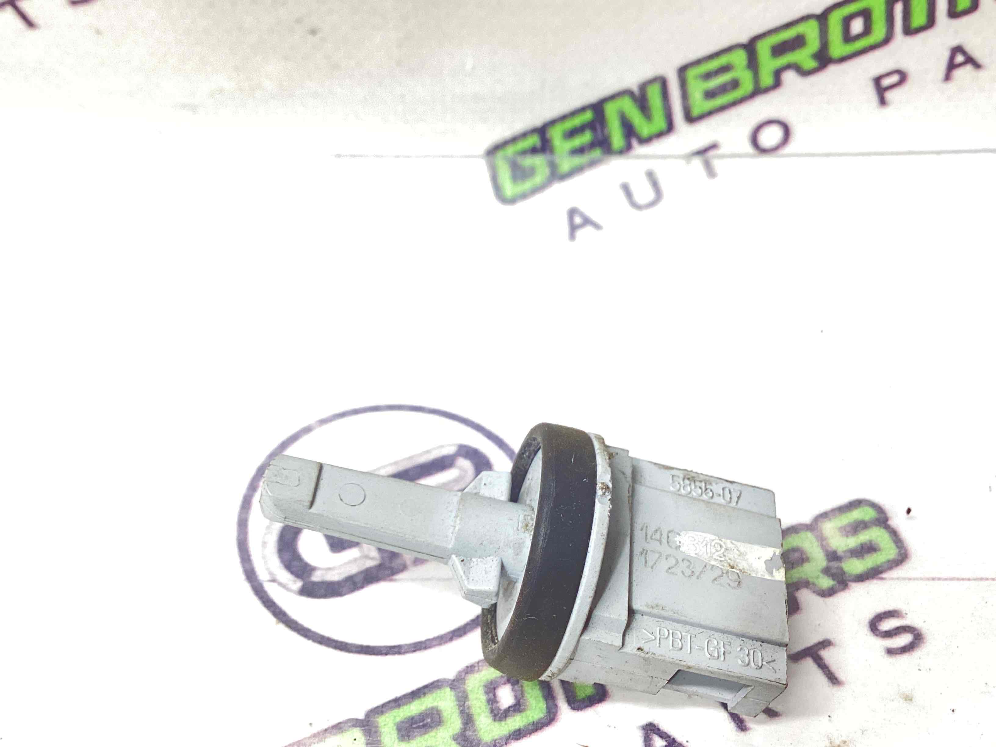 Датчик температури повітря у салоні