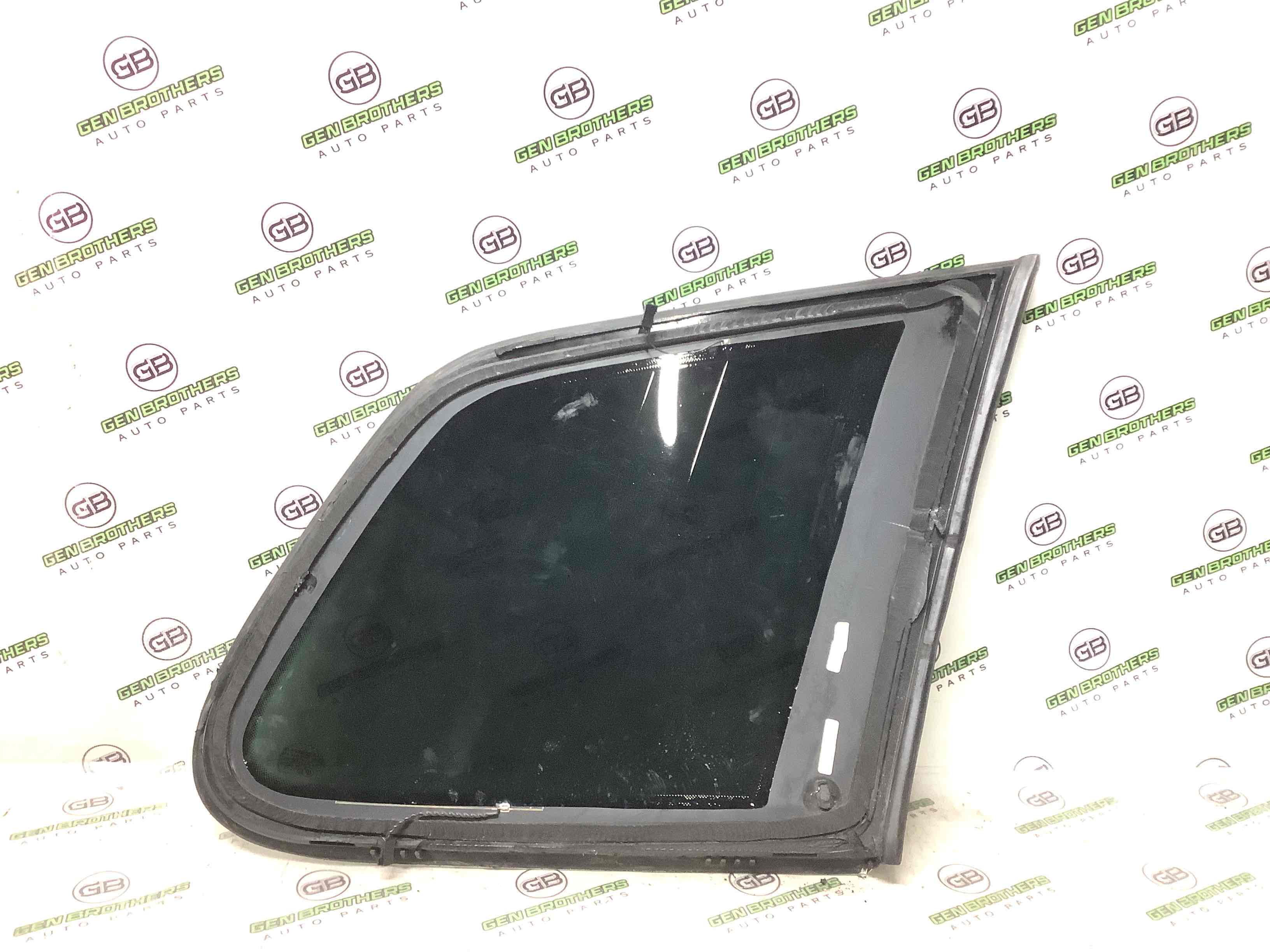 Скло кузовне бічне ліве