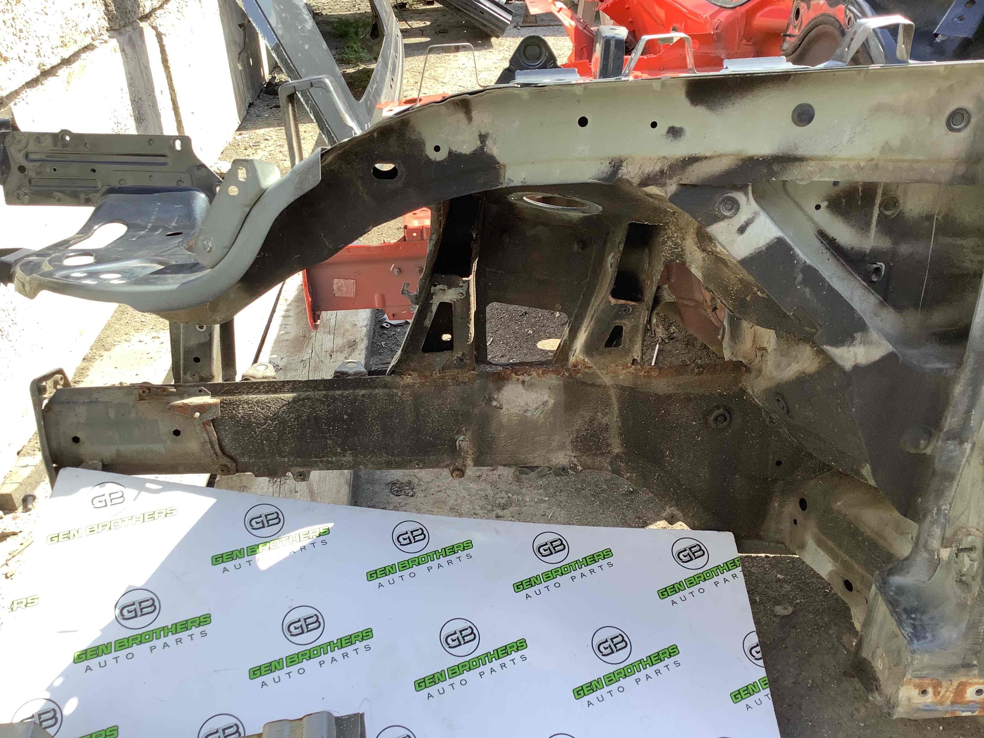 Чверть передня ліва