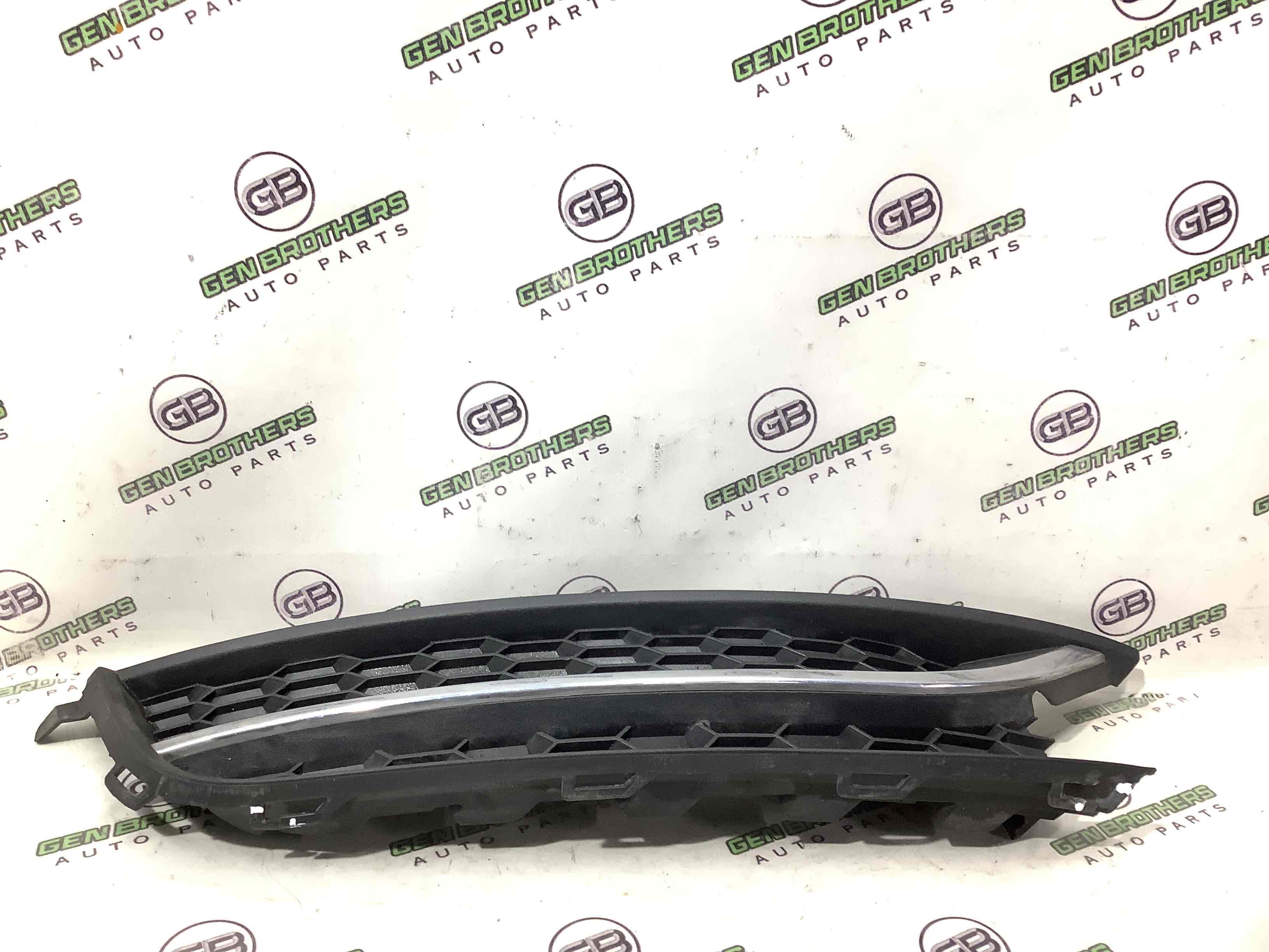 Заглушка, вставка решітка в бампер