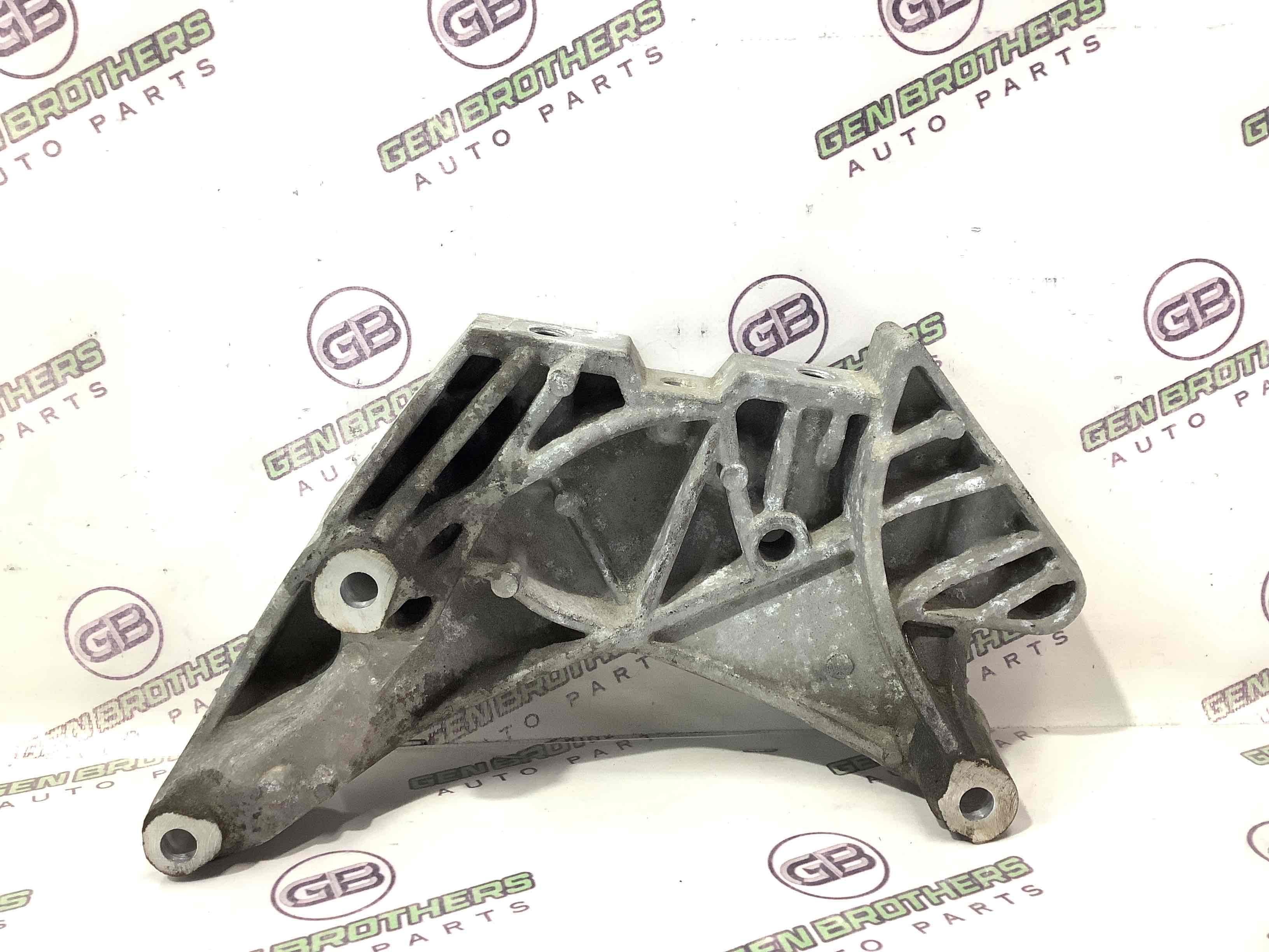 Кронштейн двигуна