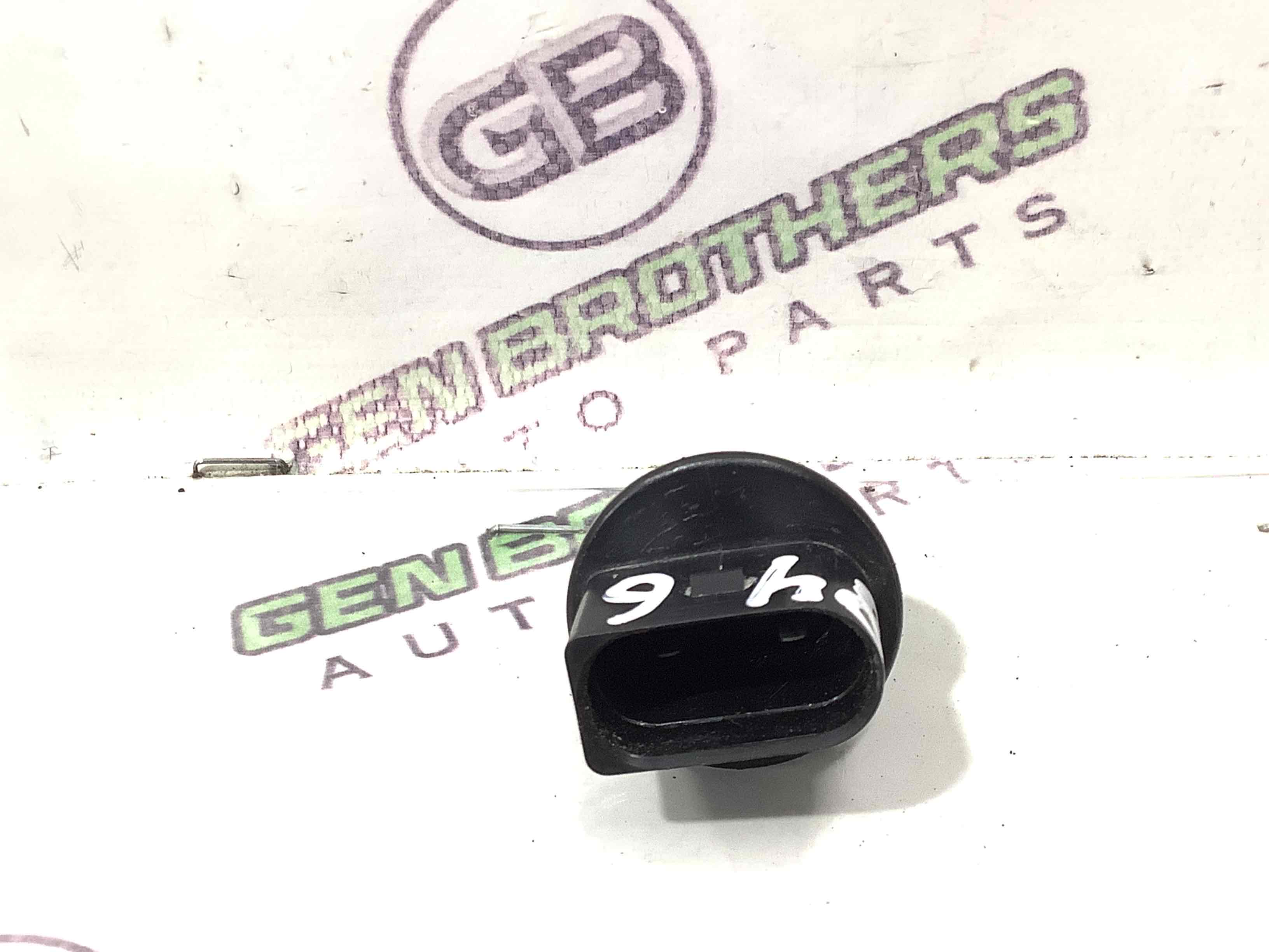 Датчик рівня бачка омивача