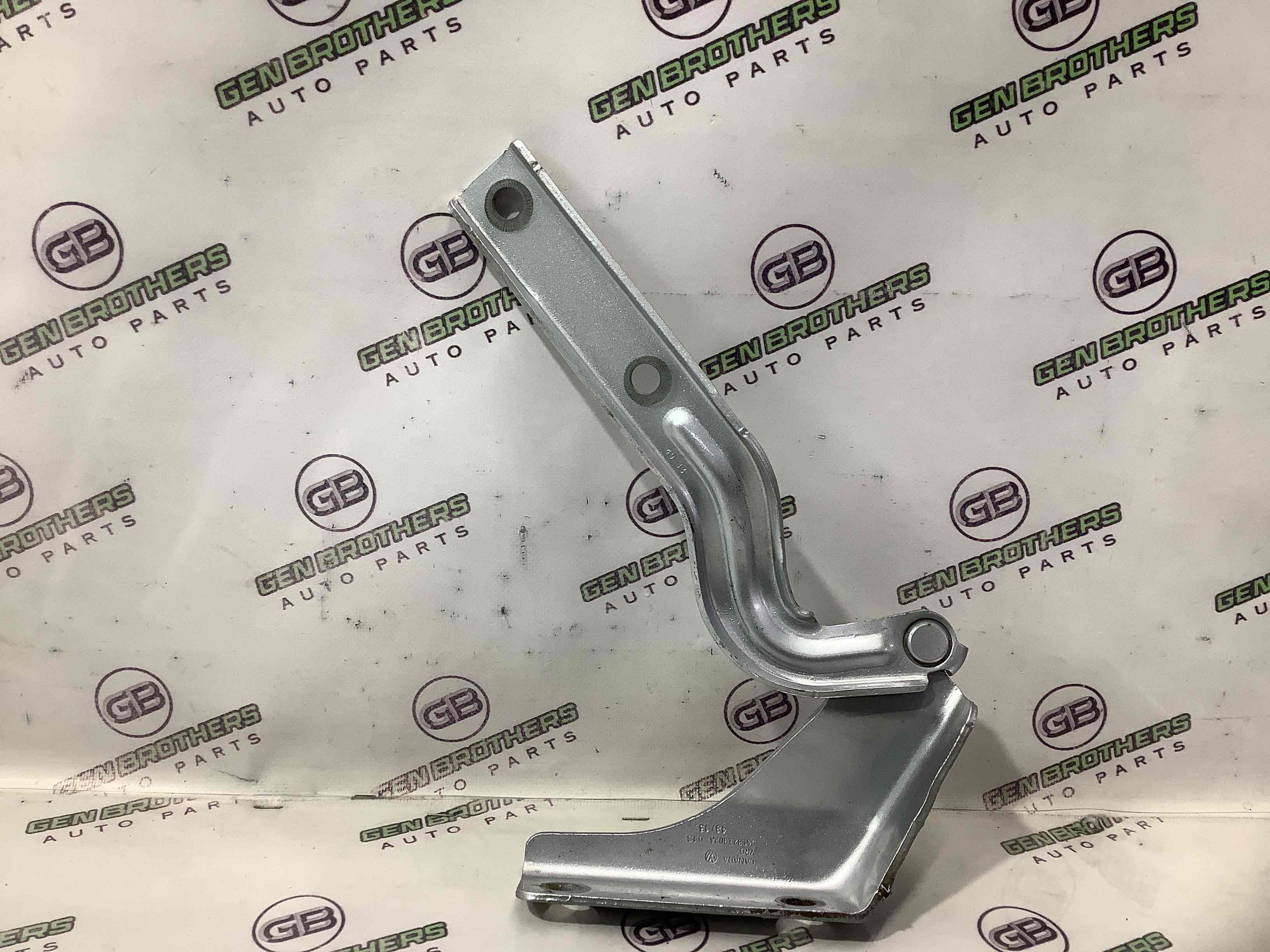 Петля капота, кронштейн капота