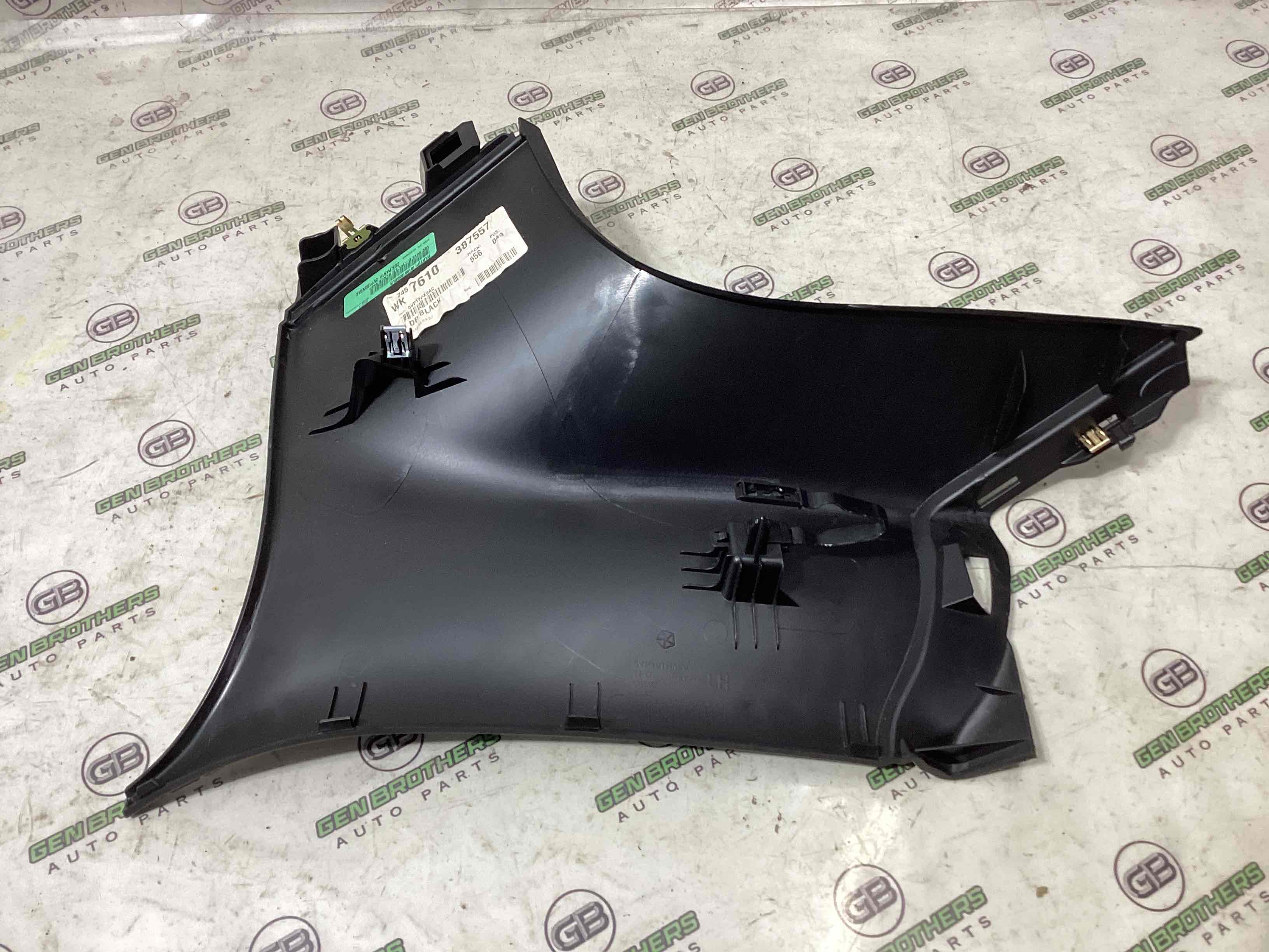 Пластикові елементи салону