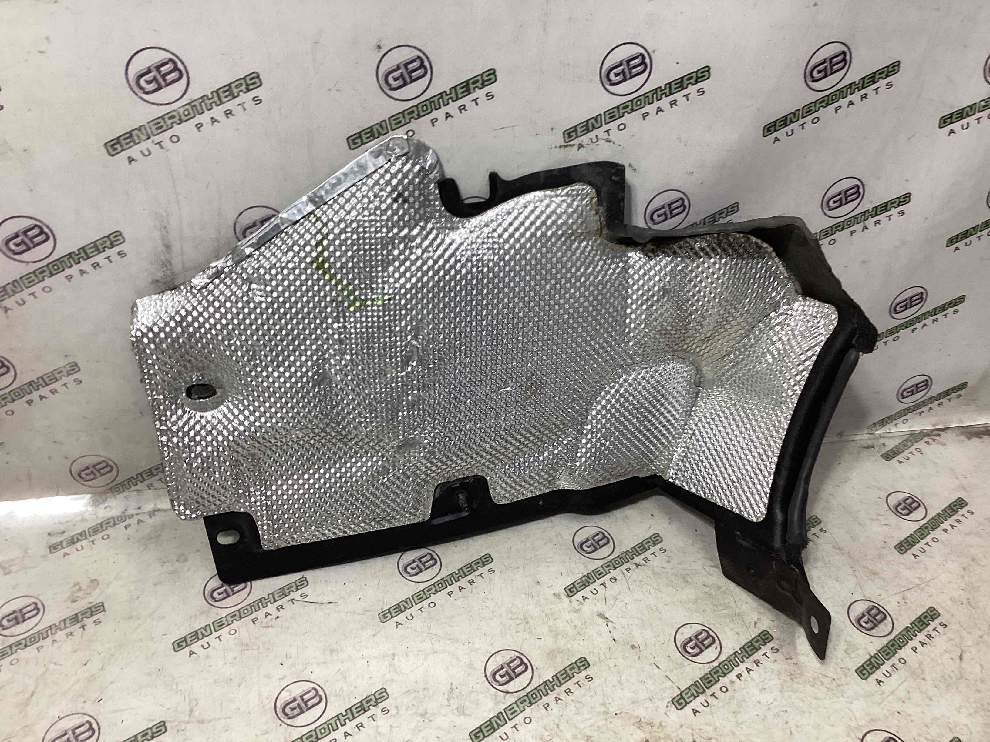 Теплоекран, пластикові ізолятори