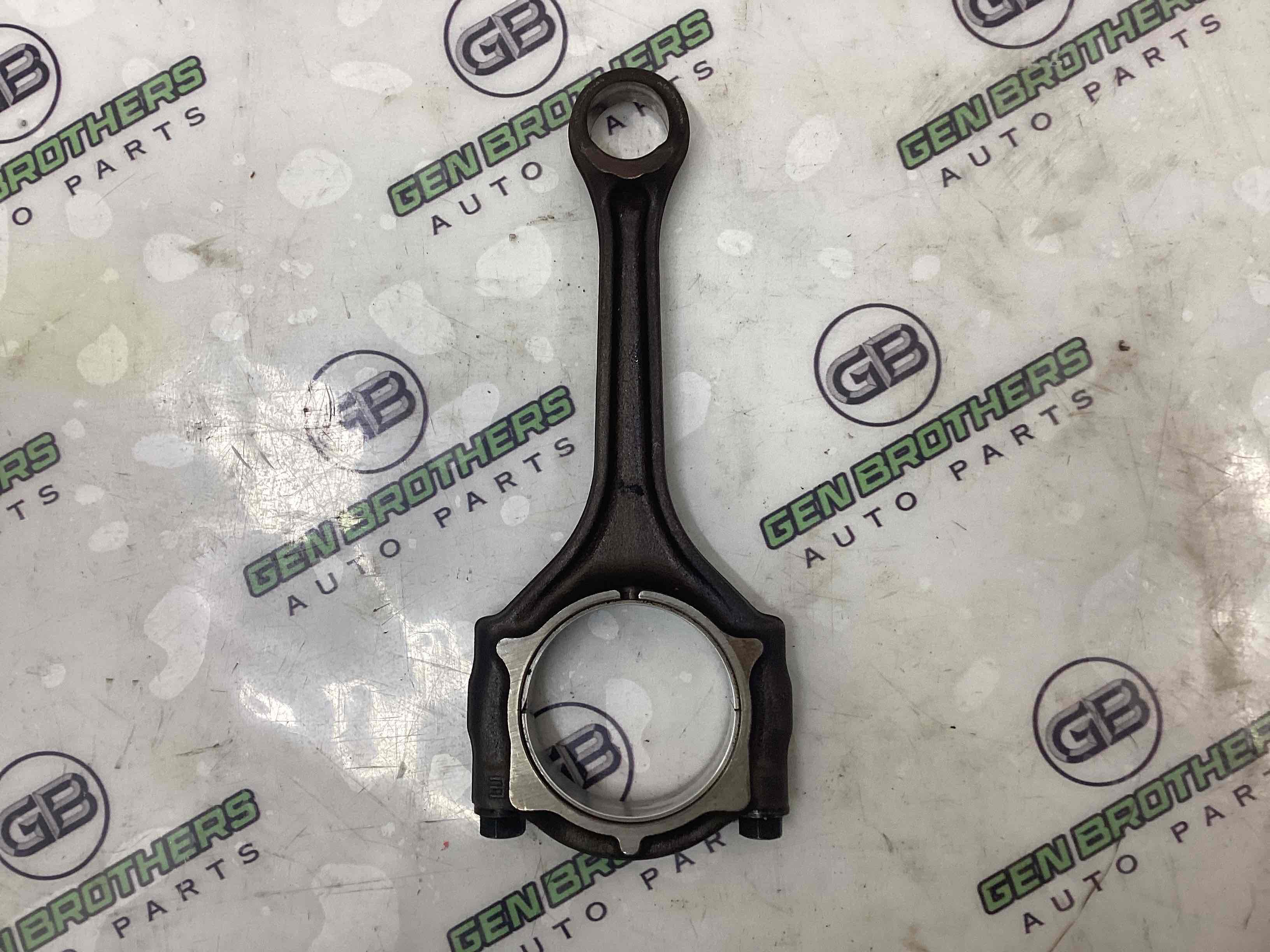 Шатун поршня двигуна