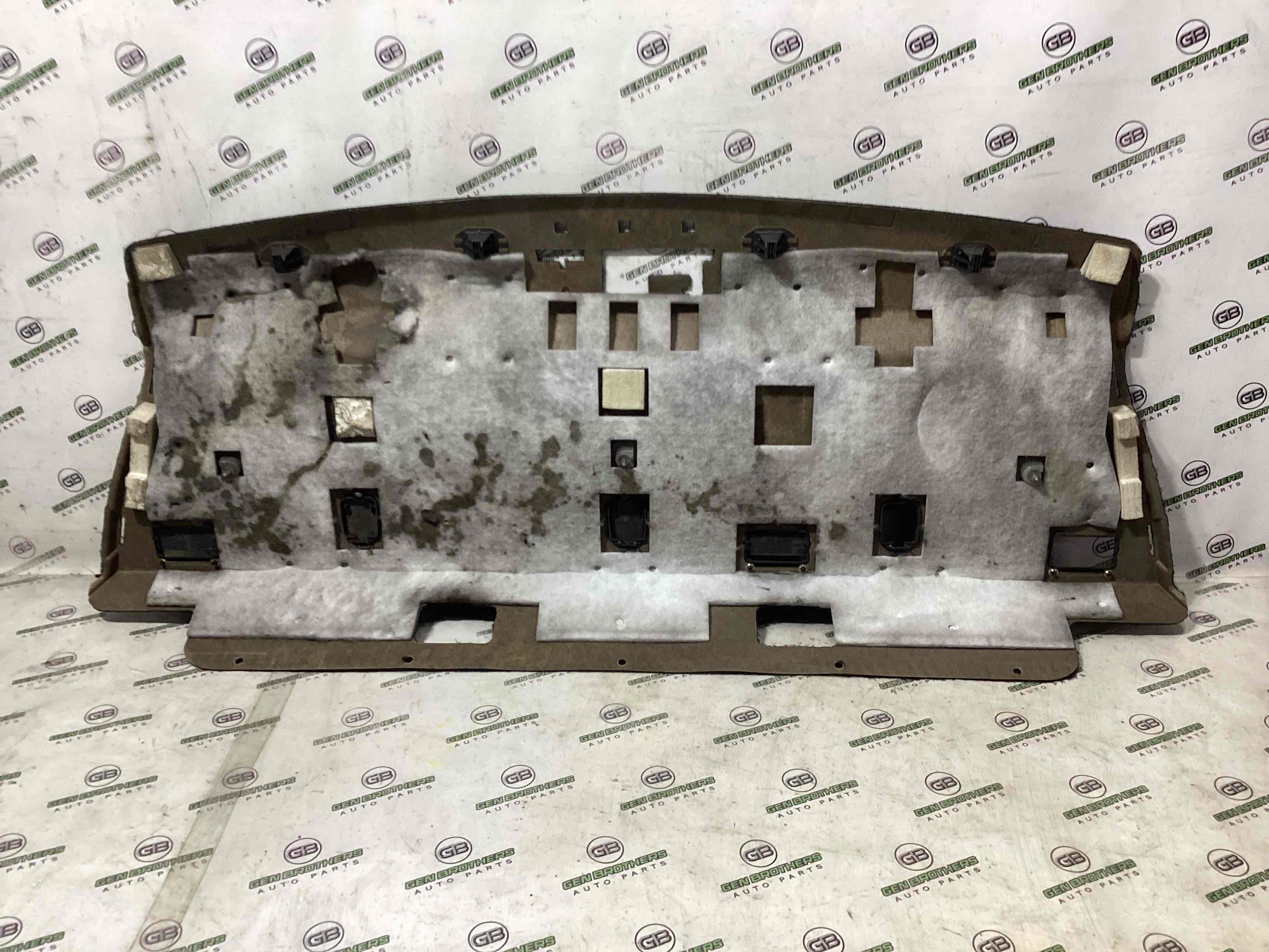 Обшивка задньої полиці