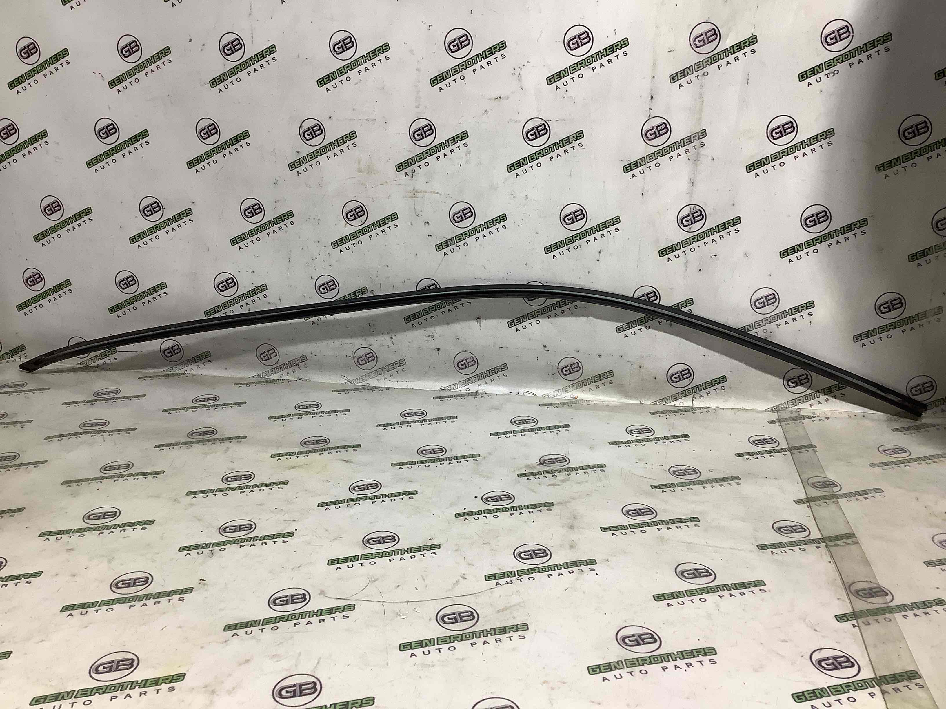 Молдинг двері передньої правої