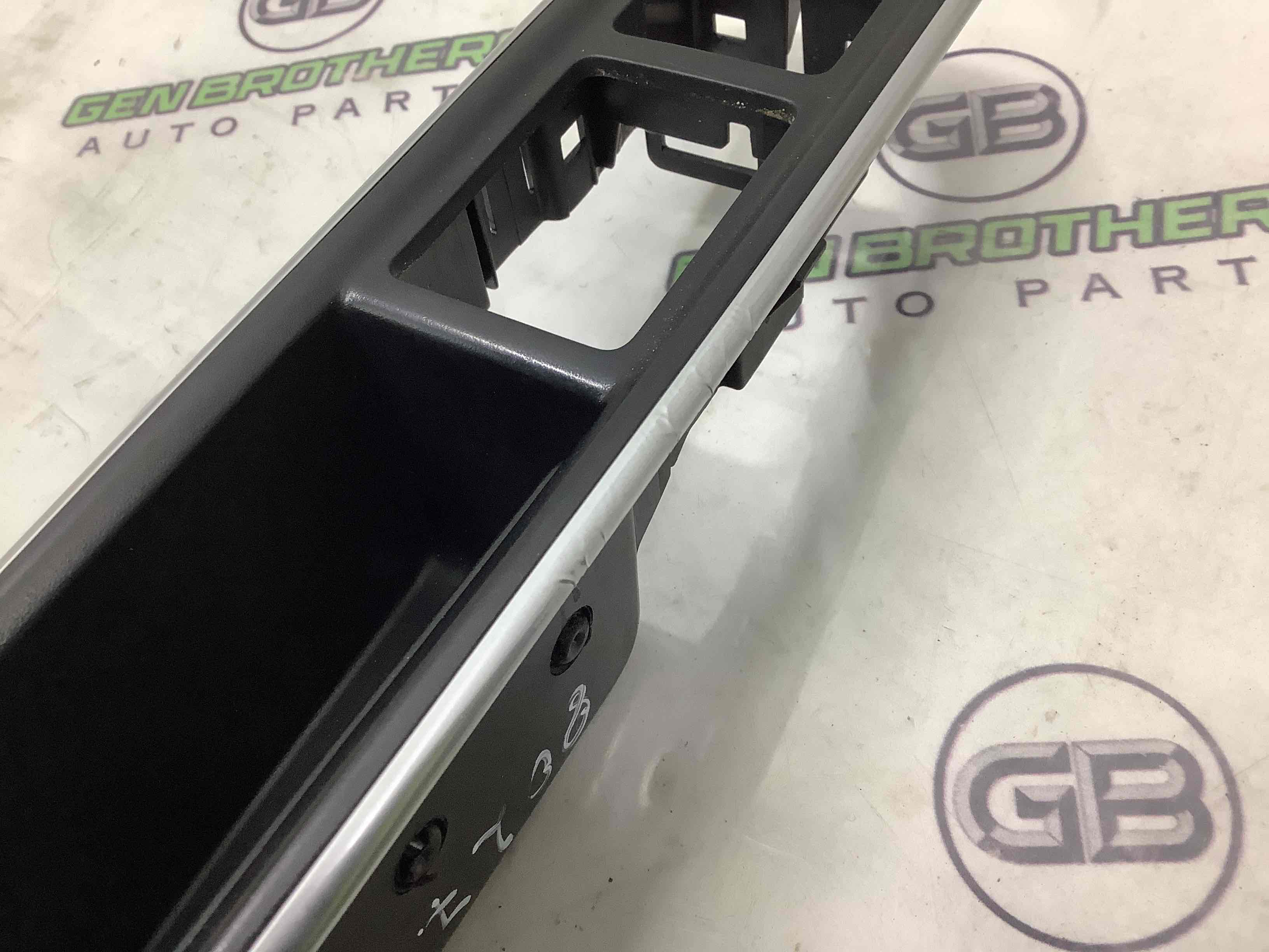 Обшивка дверей та карт