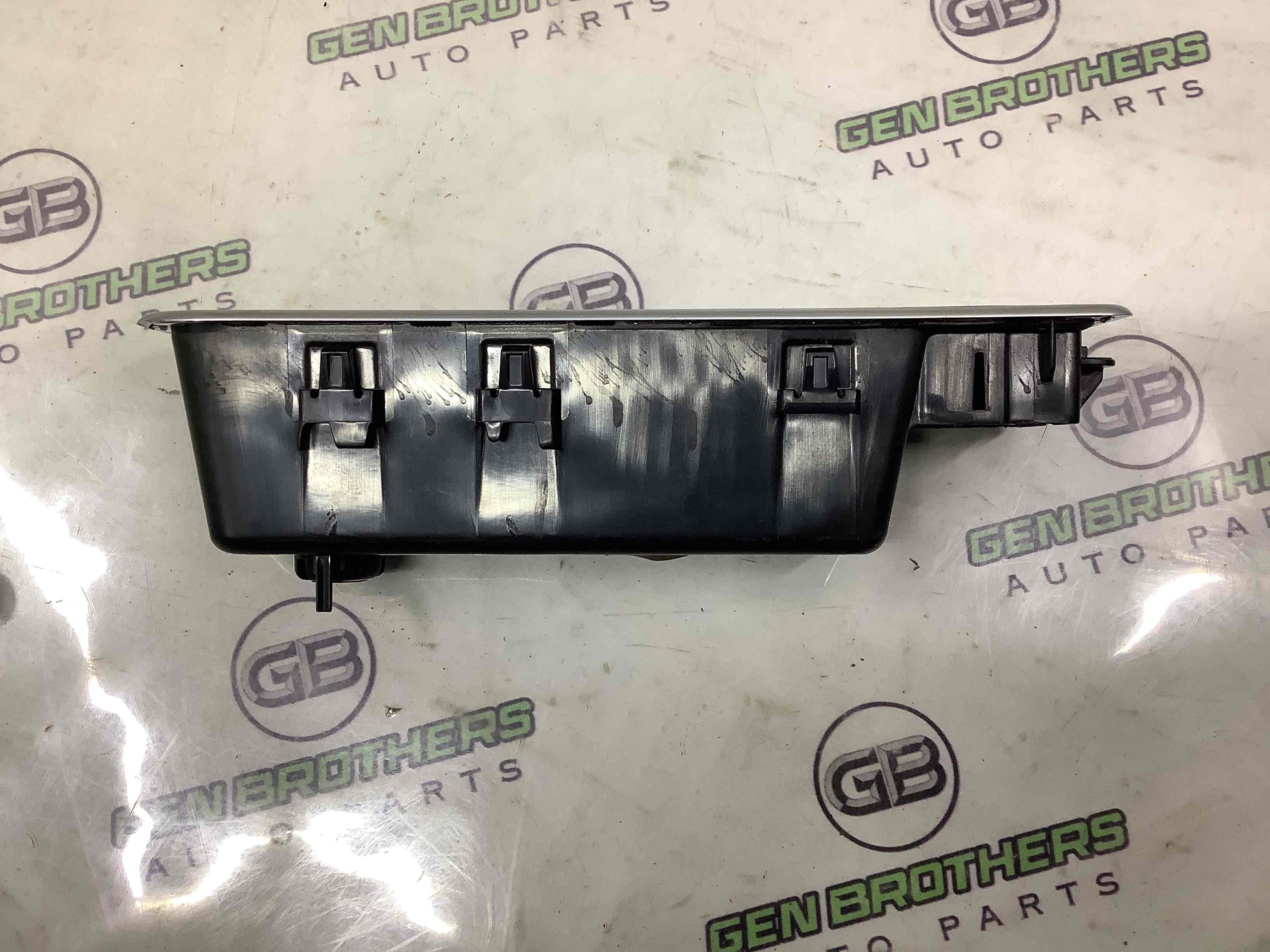 Обшивка дверей та карт