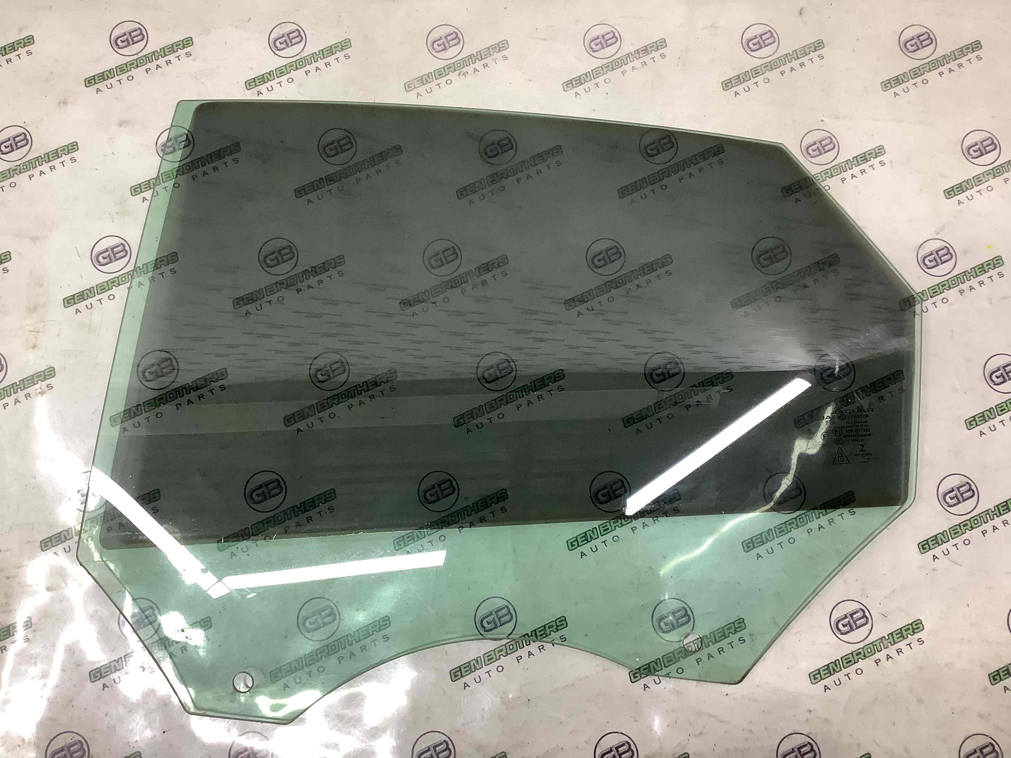 Скло заднє ліве