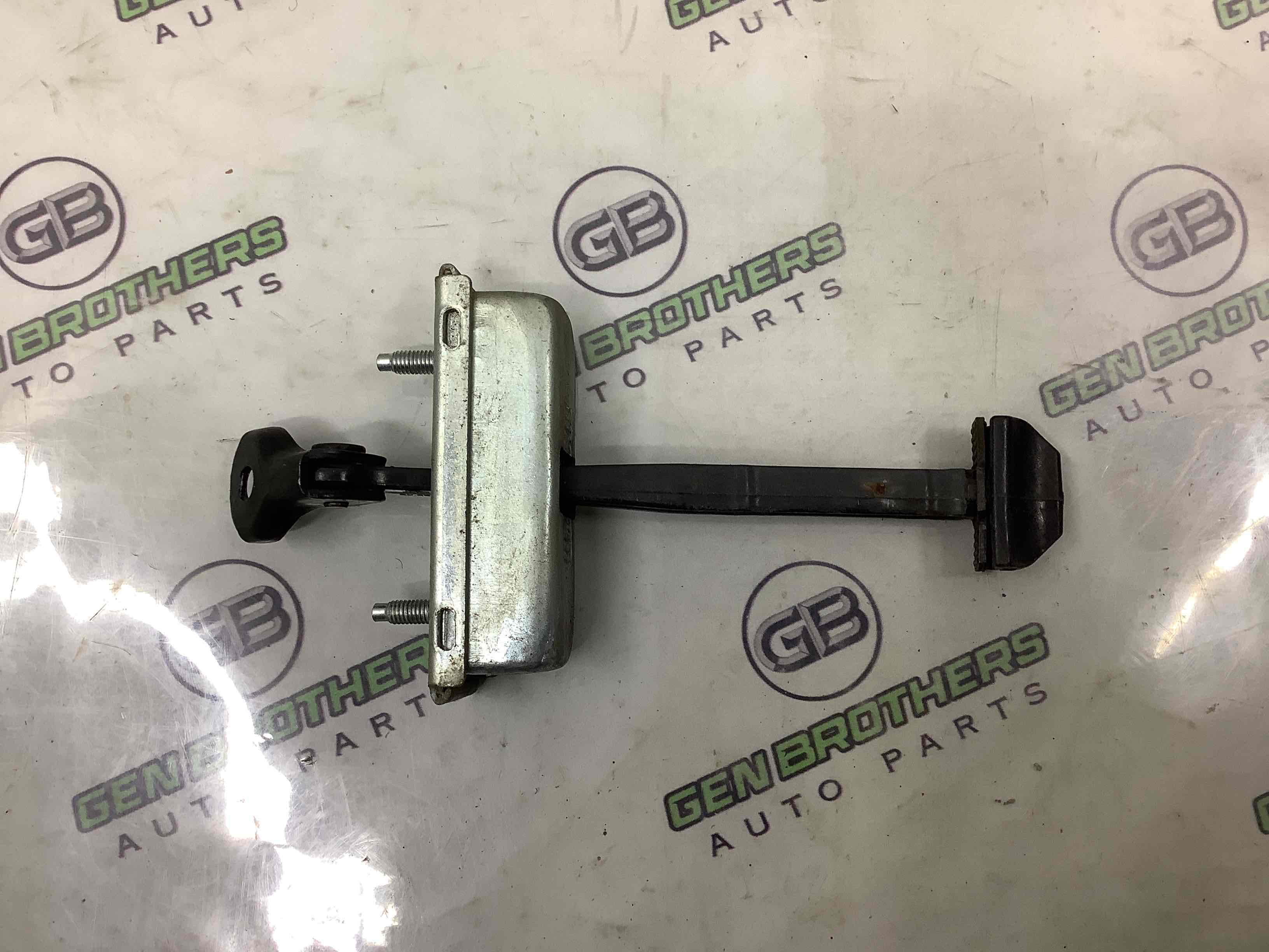 Обмежувач відчинення дверей