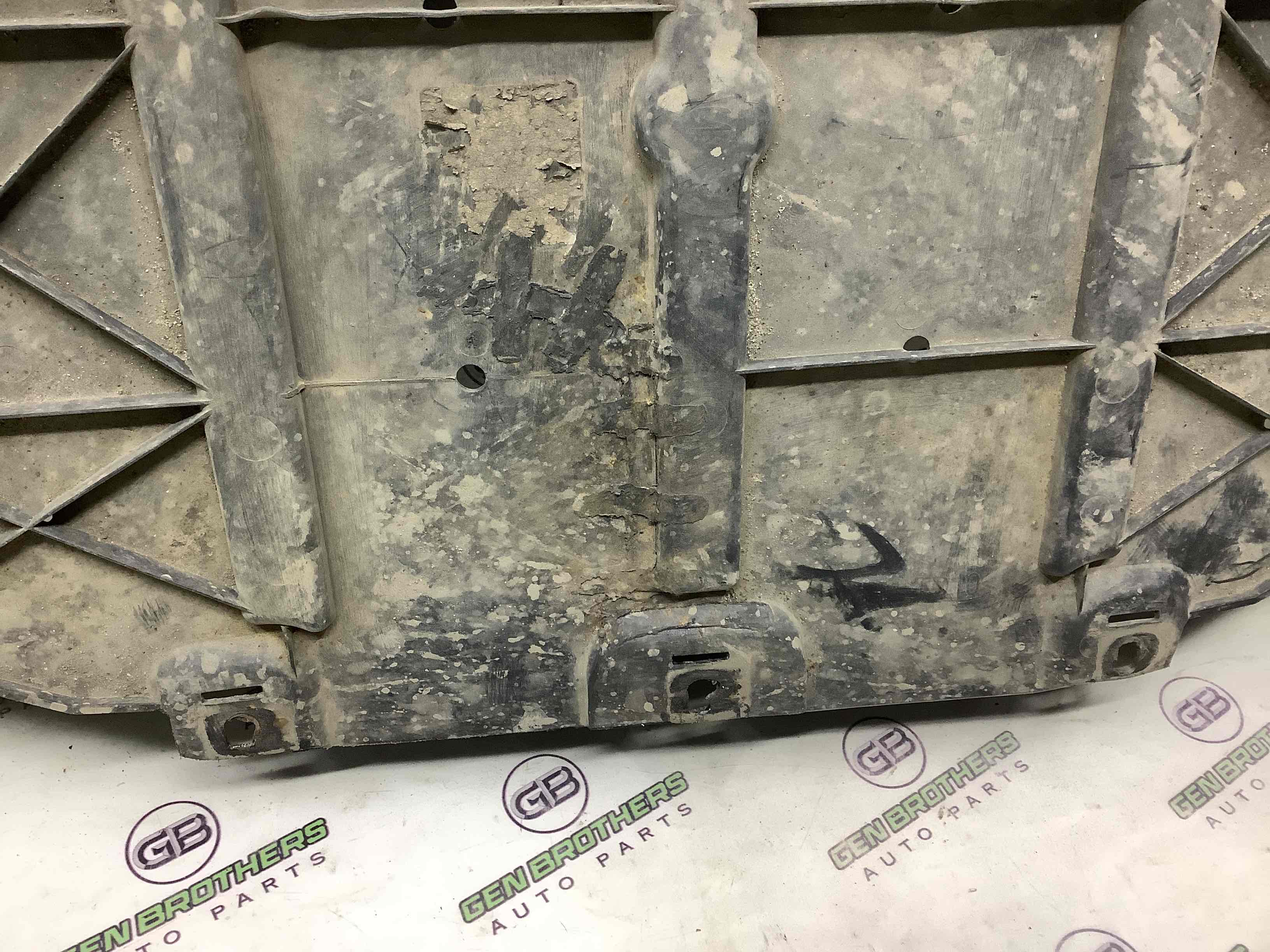 Губа бампера нижня