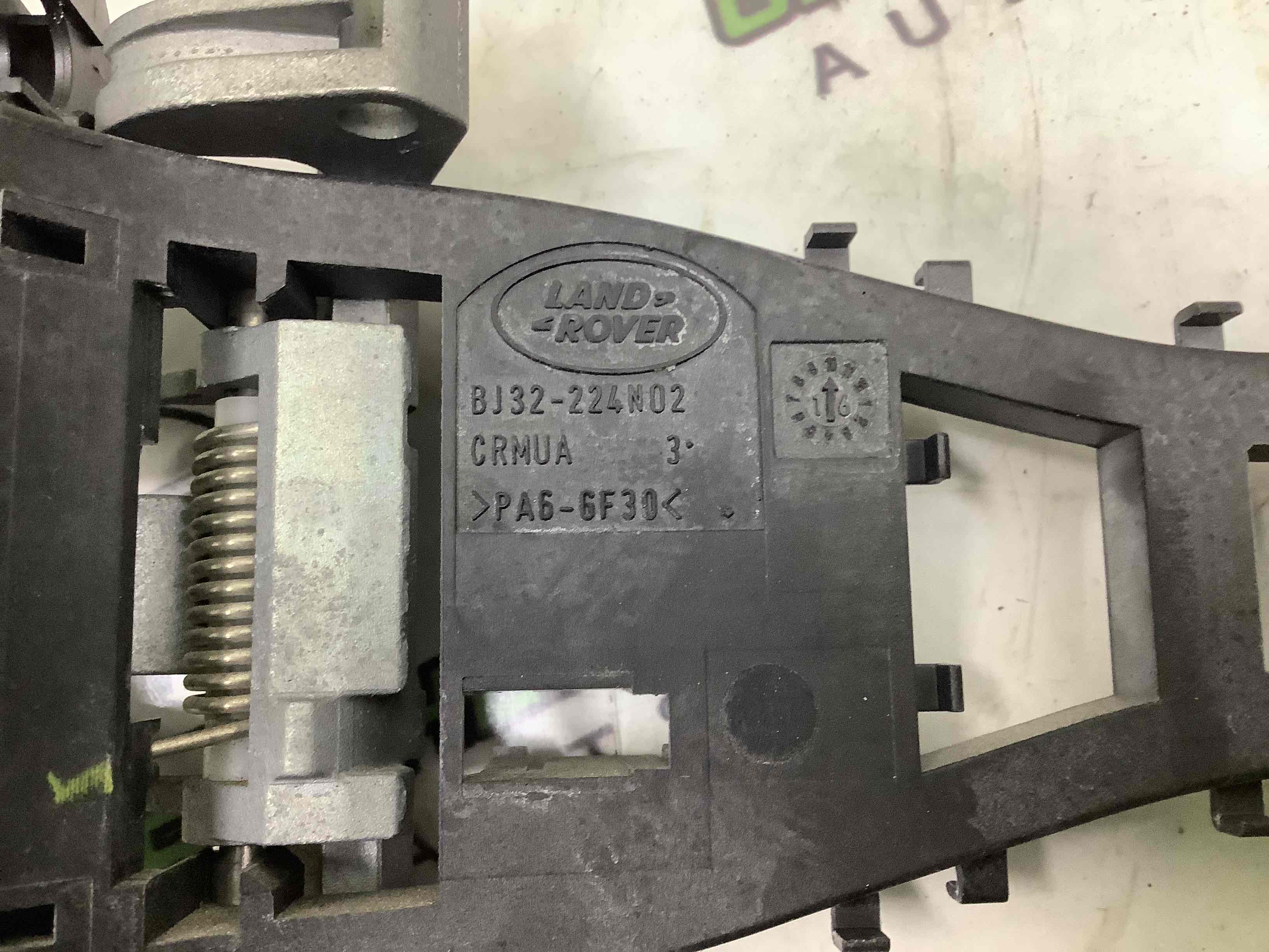 Кронштейн ручки дверей