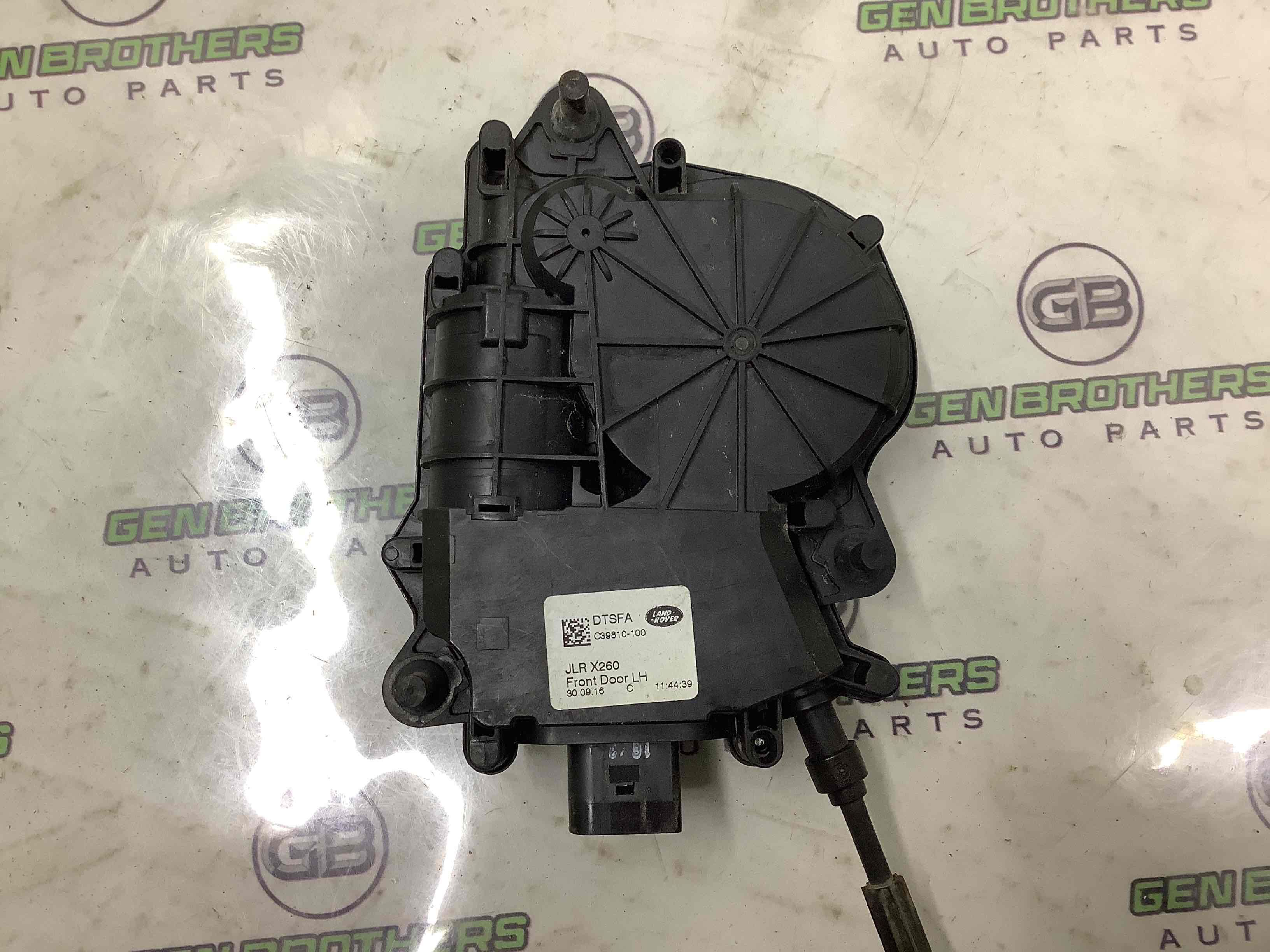 Замок дверей передньої лівої