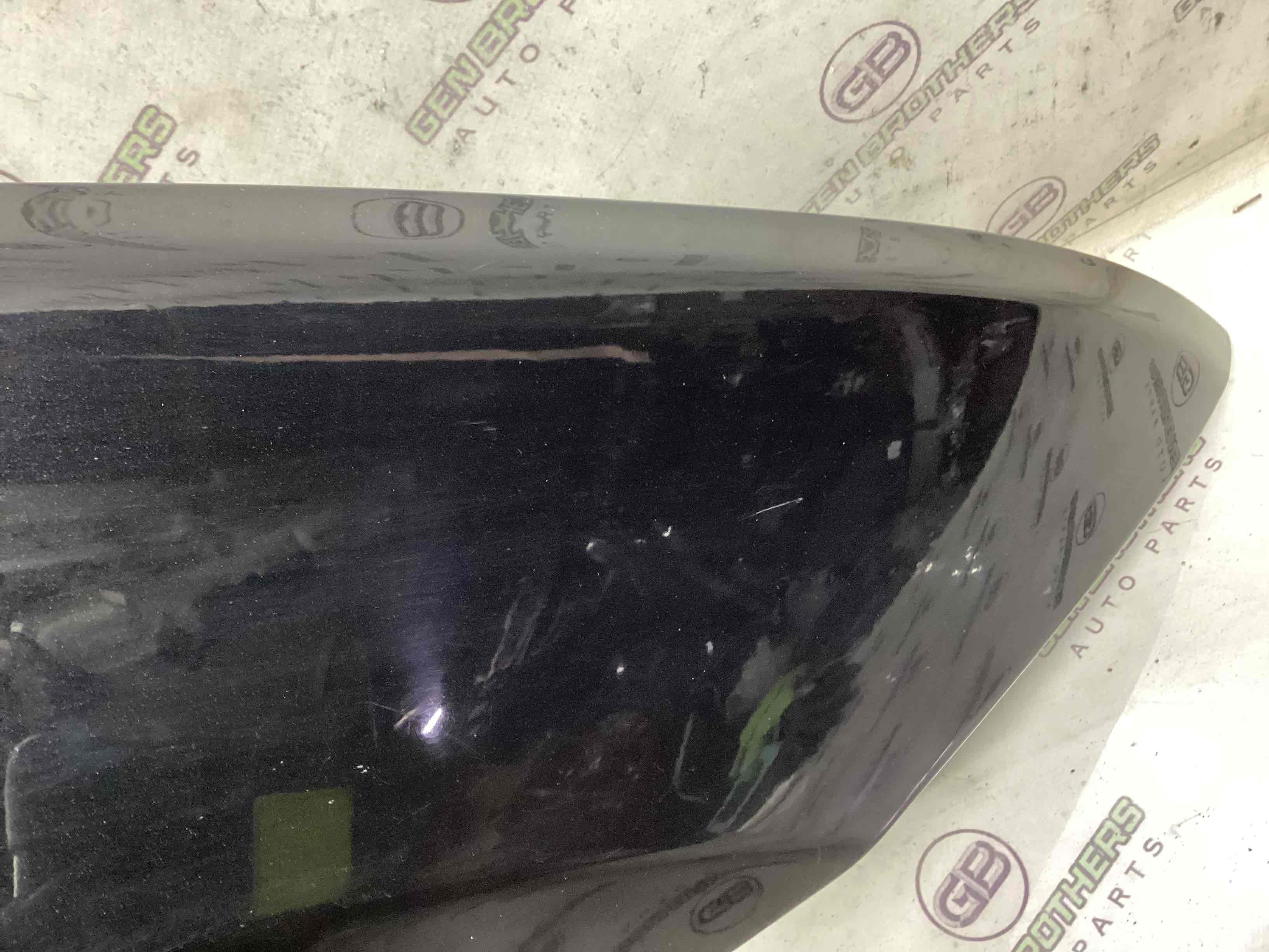 Крило переднє праве