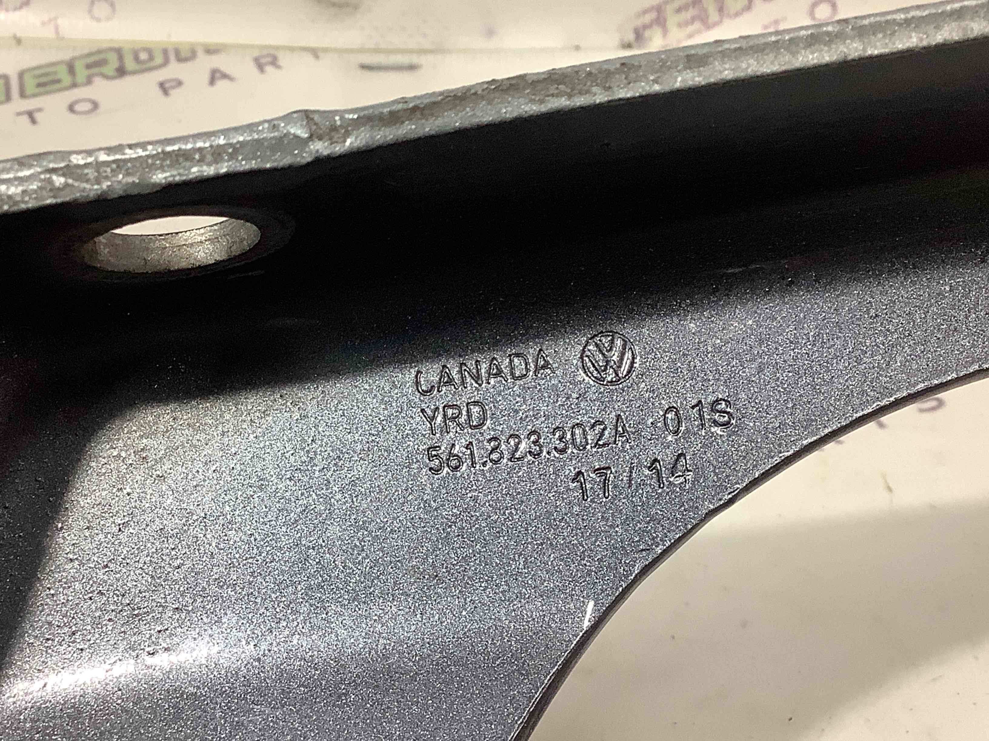 Петля капота, кронштейн капота