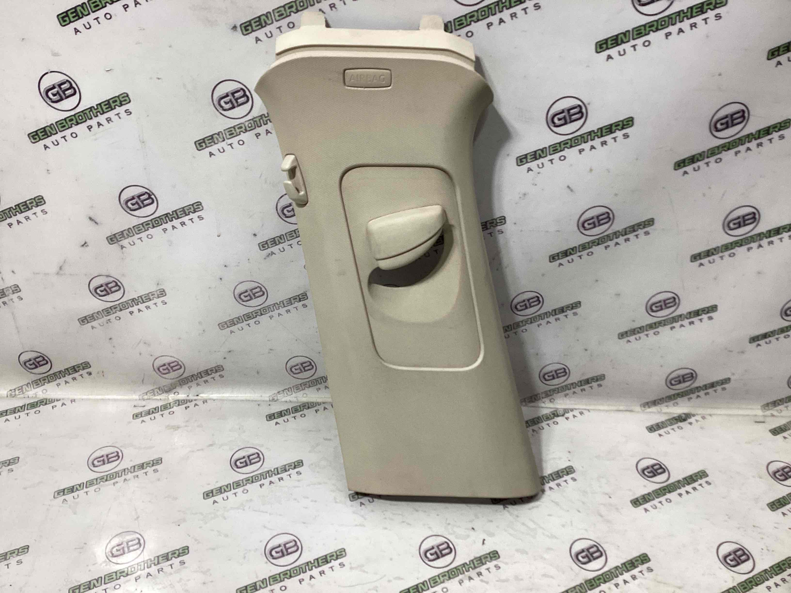 Обшивка центральної стійки ліва