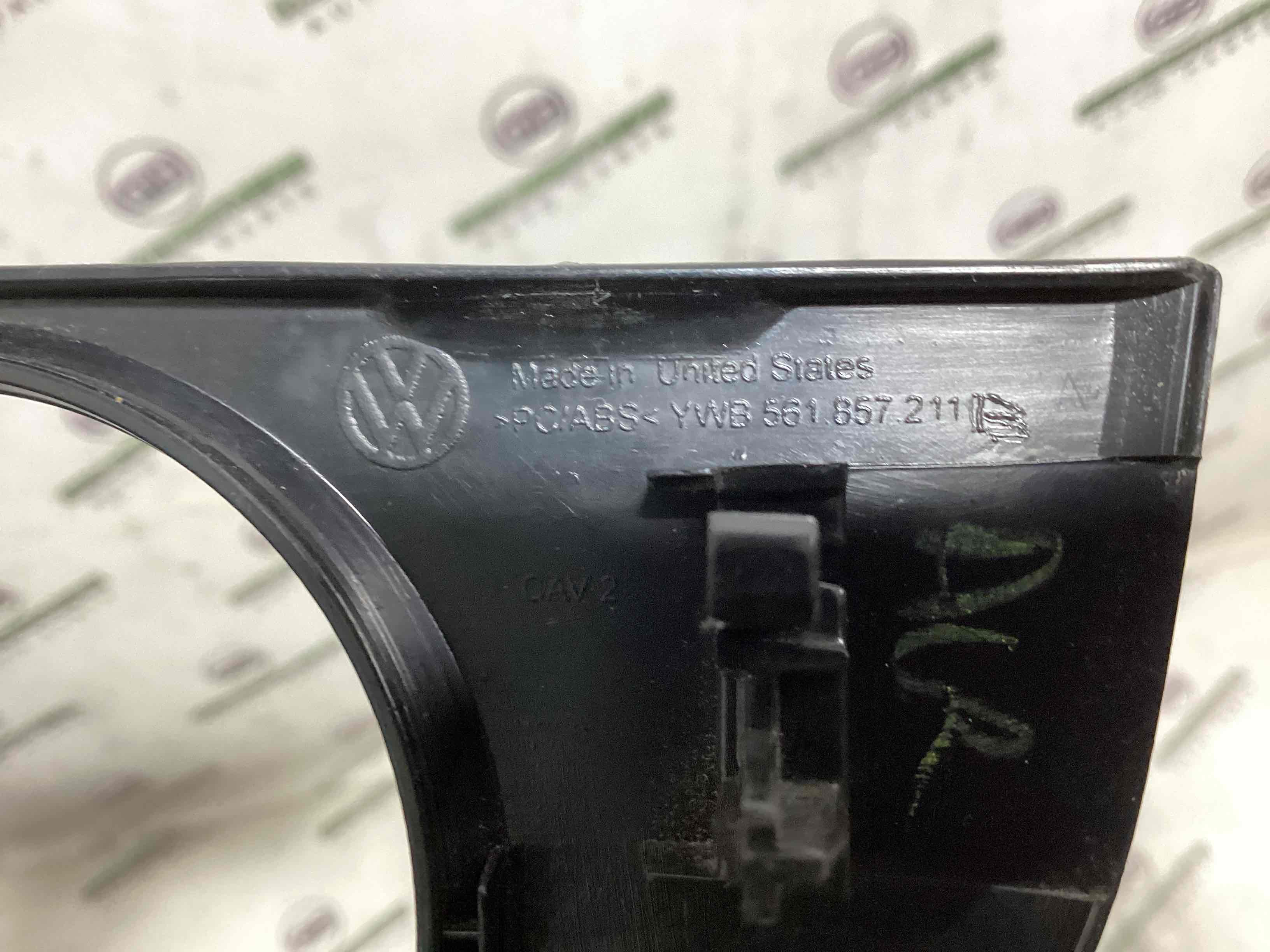 Обшивка панелі приладів торпедо