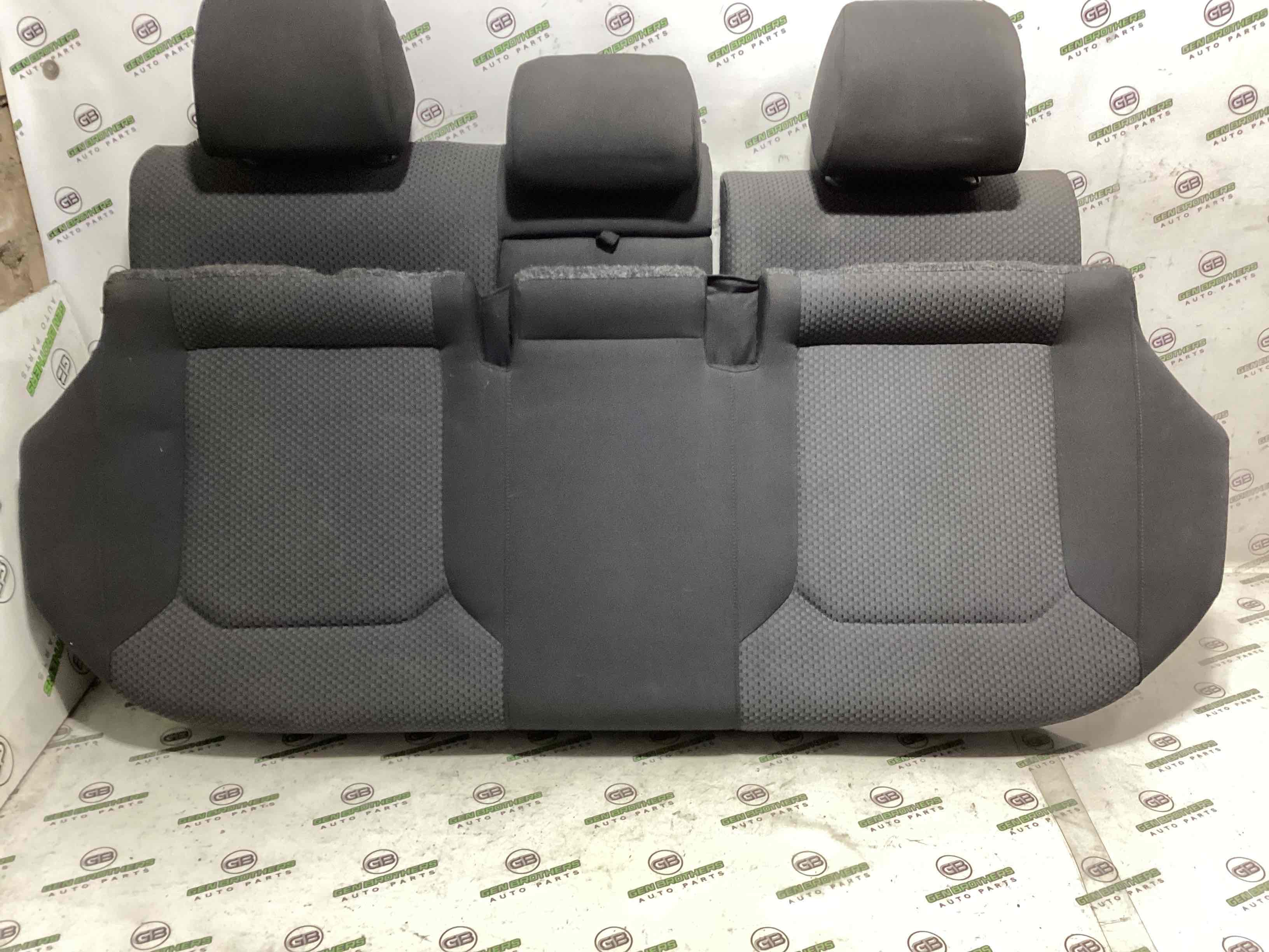 Задній ряд сидінь