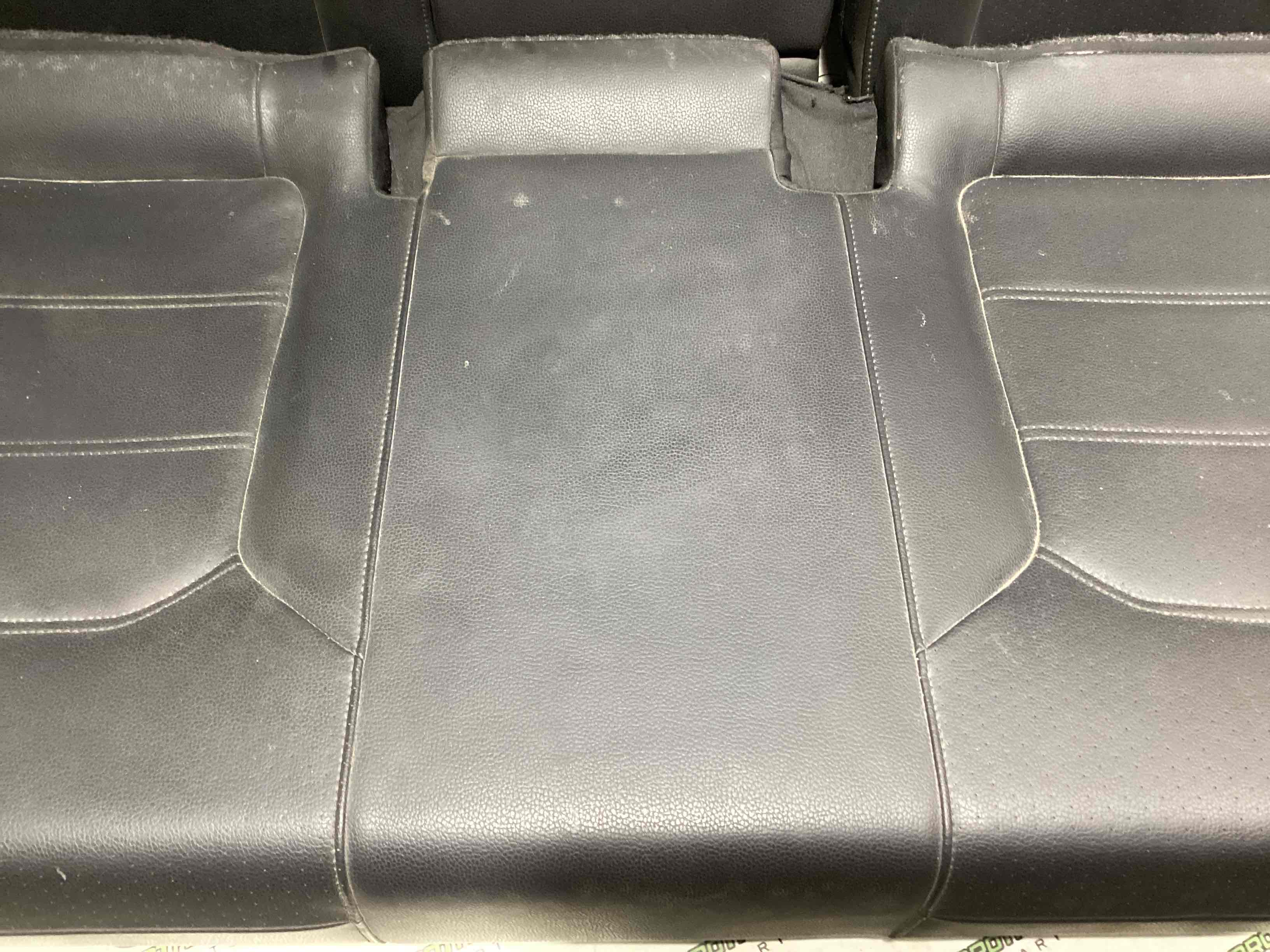 Задній ряд сидінь