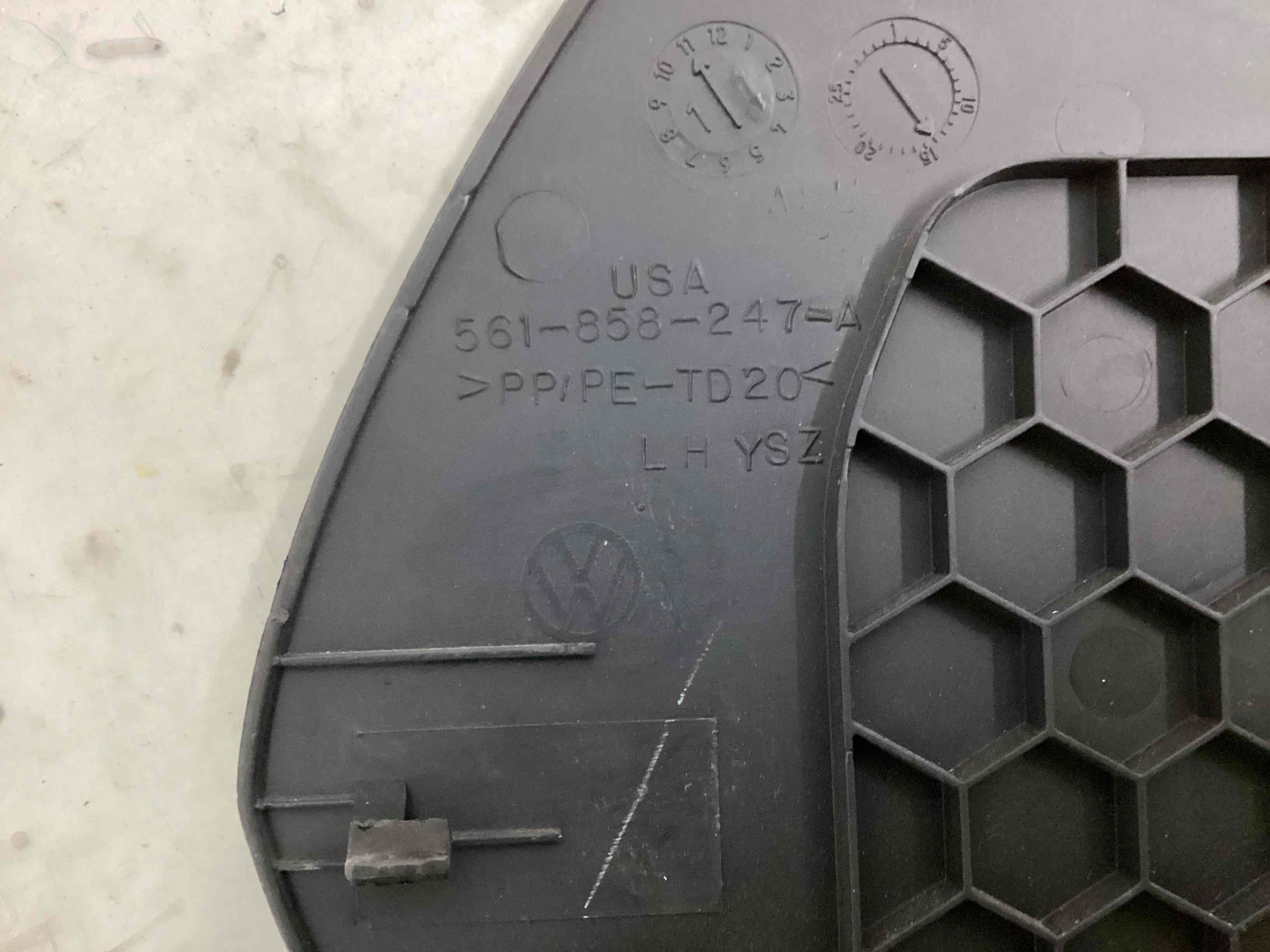 Обшивка панелі приладів торпедо