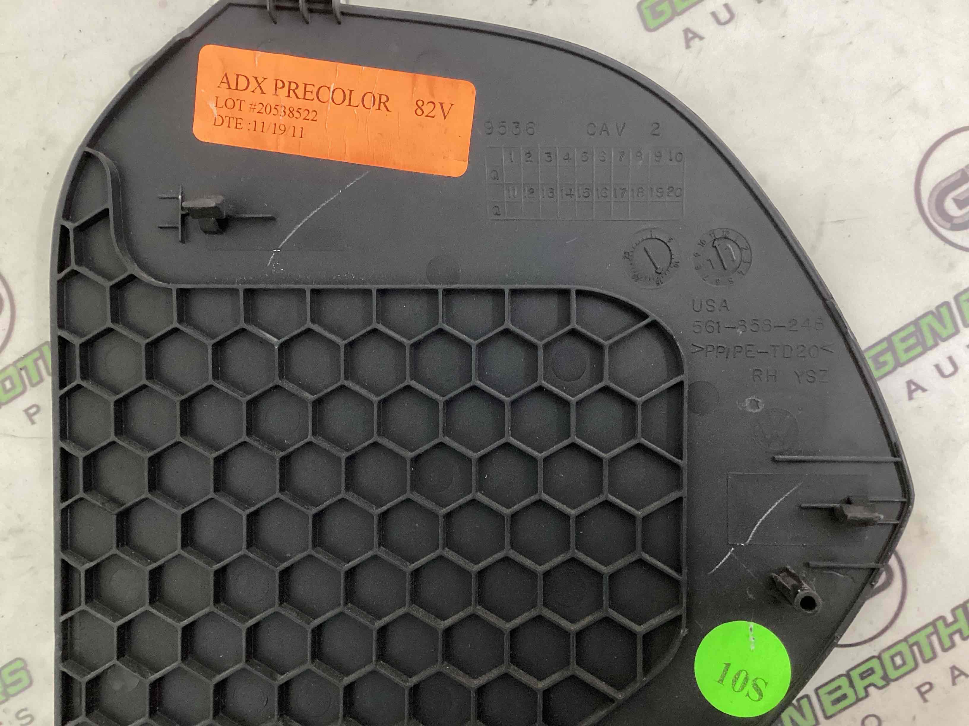 Обшивка панелі приладів торпедо